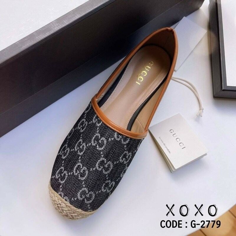 GUCCI คัชชู หน้ากว้าง ใส่สบาย วัสดุยีนส์ลายแบรนด์ นุ่มใส่สบาย แต่งปอฟางรอบ สวยเก๋ แมทส์ชุดง่าย น้ำหนักเบา