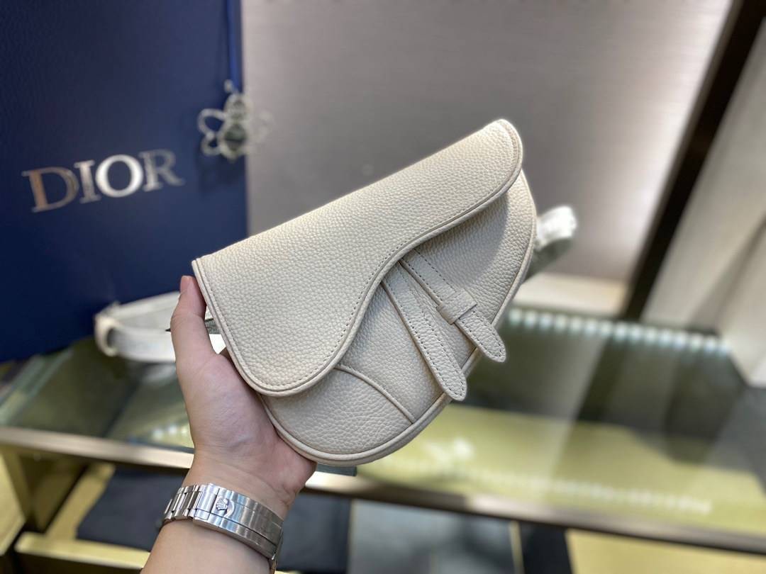 หนังแท้ DIOR GRAINED CAFLSKIN MINI SADDLE BAG พร้อมส่งที่ไทย งานหนังแท้ออริจินอล ภาพสินค้าถ่ายจากงานขายจริง ใช้งานต่างประเทศได้