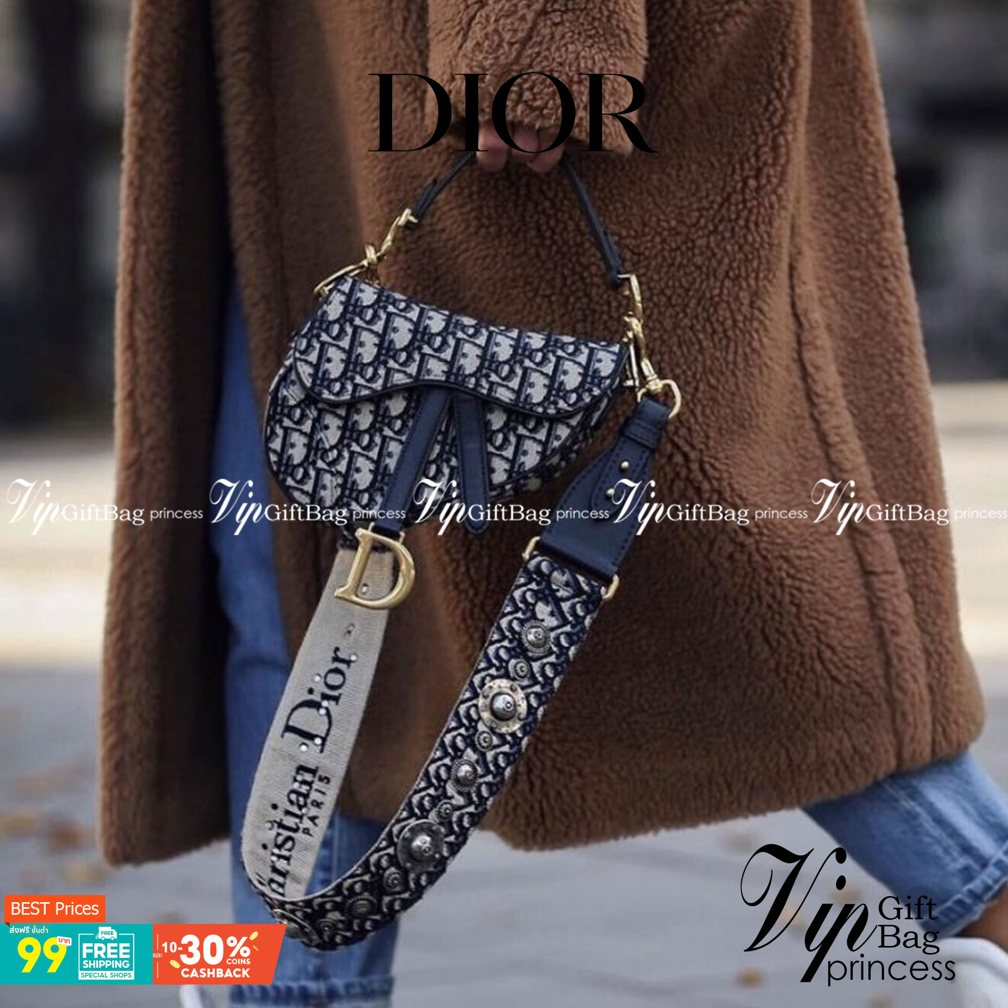 หนังแท้ DIOR SADDLE BAG Oblique Embroidery รุ่นใหม่ทอลายเสือ กระเป๋ารุ่นยอดนิยมตามแบบฉบับแบรนด์ งานทอลายคมชัด ใช้งานได้ 2 แบบ สะพายยาว CROSSBODY และสายสั้นถือได้เก๋ๆ ลุคนี้คูลสุดๆ เลยค่าา ภาพถ่ายจากสินค้าจริง! สวยมาก พร้อมส่งที่ไทยราคาสุดคุ้ม สาวๆ ห้ามพลา