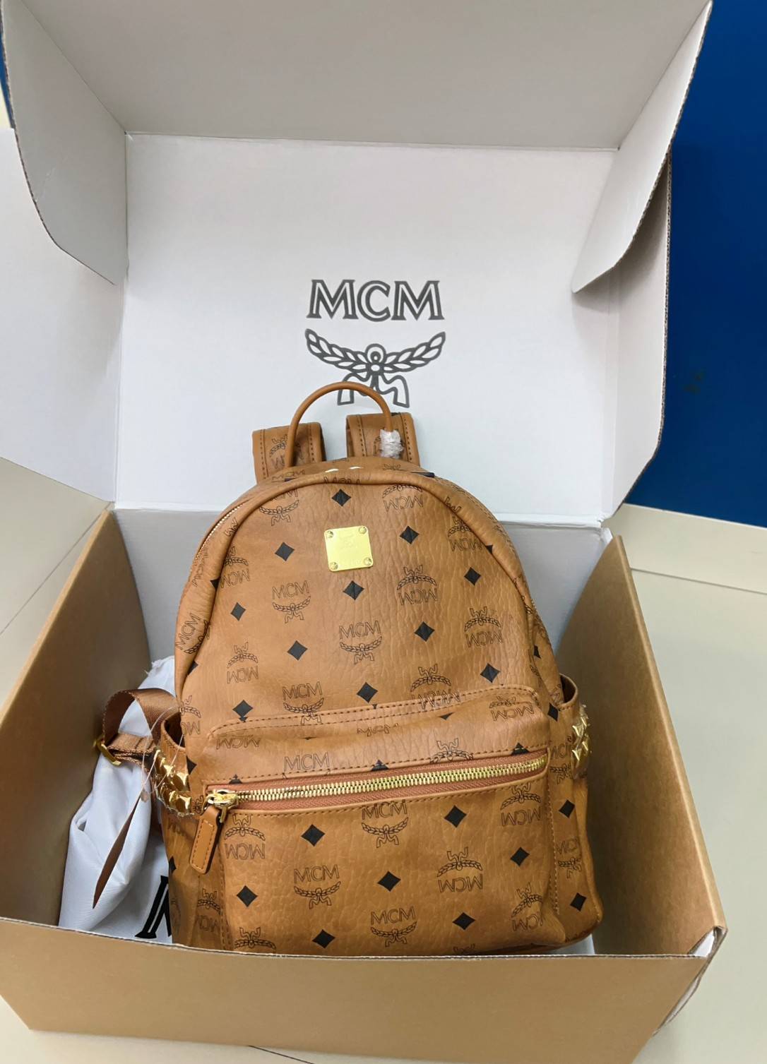 M.C.M Stark Side Studs Backpack in Visetos กระเป๋าเป้คลาสสิก รุ่นที่สามารถใช้งานได้ตลอดทั้งวันและได้ทั้งชาย/หญิง 🧡เกรดท็อปออริ เทียบแท้ 1:1 เกรดดีสุด ใช้งานต่างประเทศได้