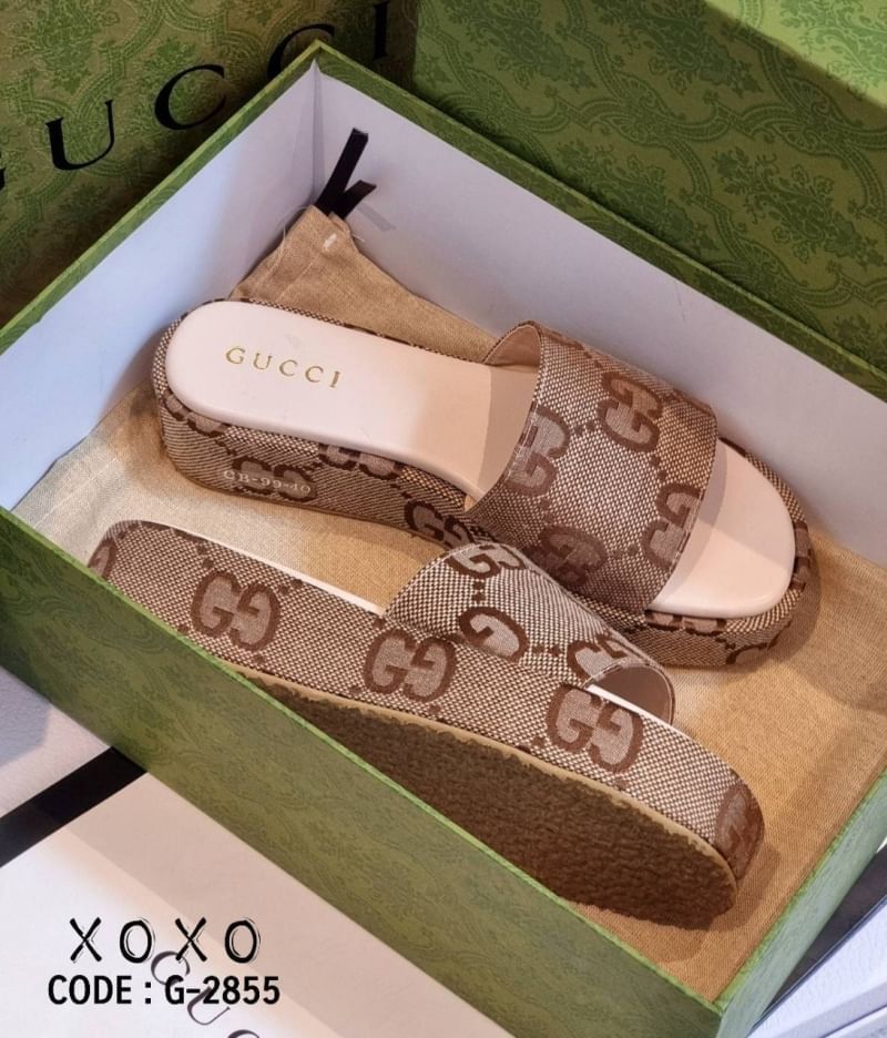 Gucci Sandals แตะสวม ส้นเสมอ ใส่สบายมาก น้ำหนักเบา หนังลายแบรนด์ แมทส์ชุดง่าย สวย หรู