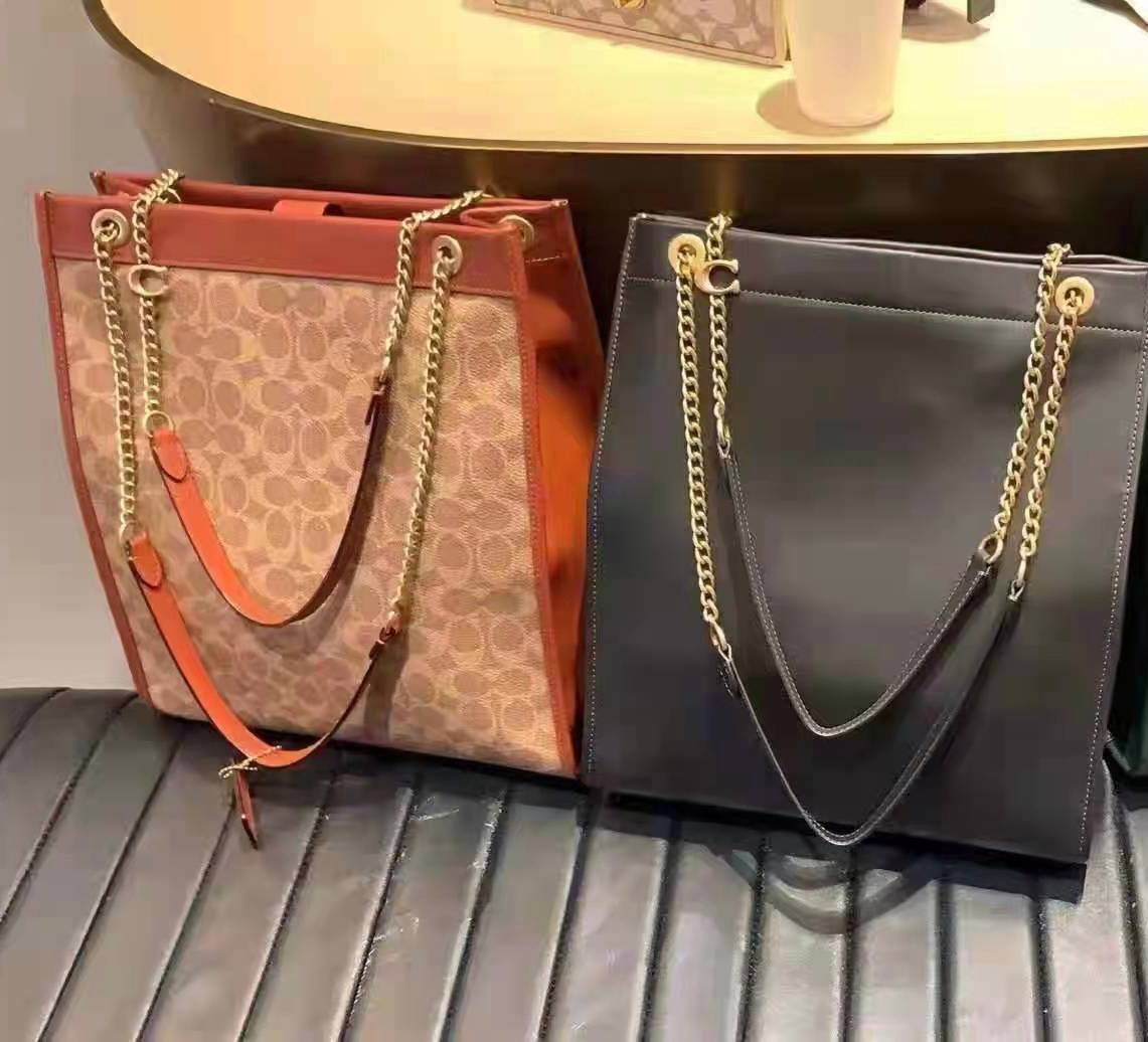 LIMITED EDITION 📣รุ่นใหม่ล่าสุด ยังไม่มีในช๊อปไทยจ้าา❗️ COACH CHAIN CASHIN TOTE ((C6338//C6620)) พร้อมส่ง สินค้าเข้าใหม่ ห้ามพลาดค่าา! กระเป๋าทรงTote สูง สามารถใส่เอกสาร//A4 ได้ วัสดุหนังแท้นิ่ม น้ำหนักเบาค่ะ 🔺จุดเด่นของรุ่นคือสายสะ