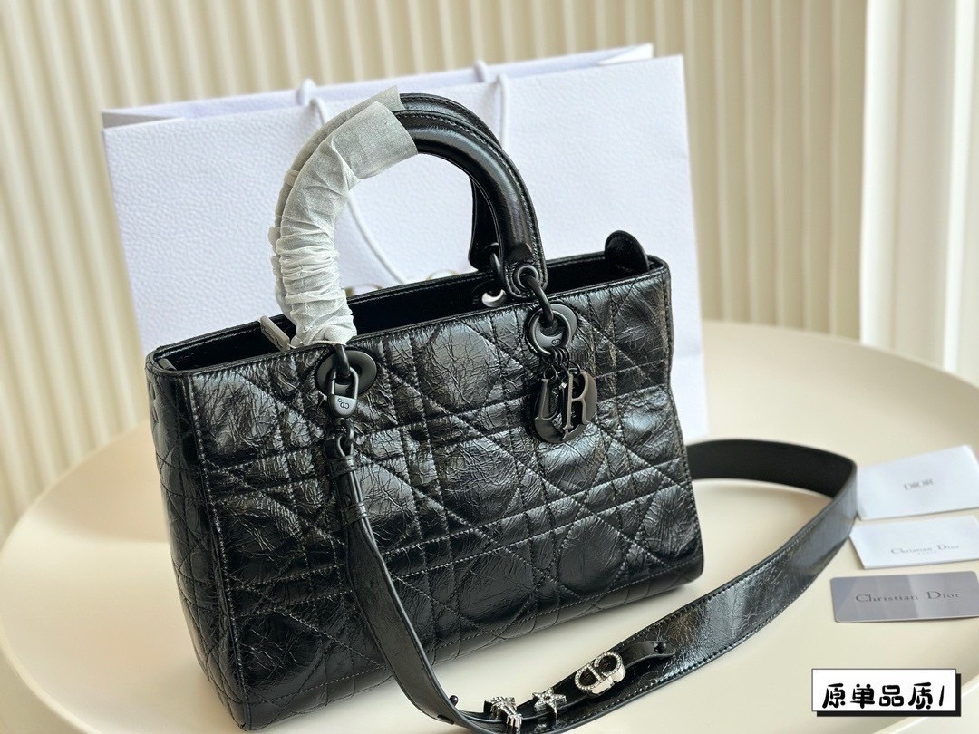 DIOR Lady D-Sire My ABCDior Bag Macrocannage Crinkled Leather กระเป๋าสะพายซีซันใหม่ ดีไซส์หนังย่น โทนดำทั้งใบสวยหรูคลาสสิก เกรดออริ 1:1 ใช้งานต่างประเทศได้