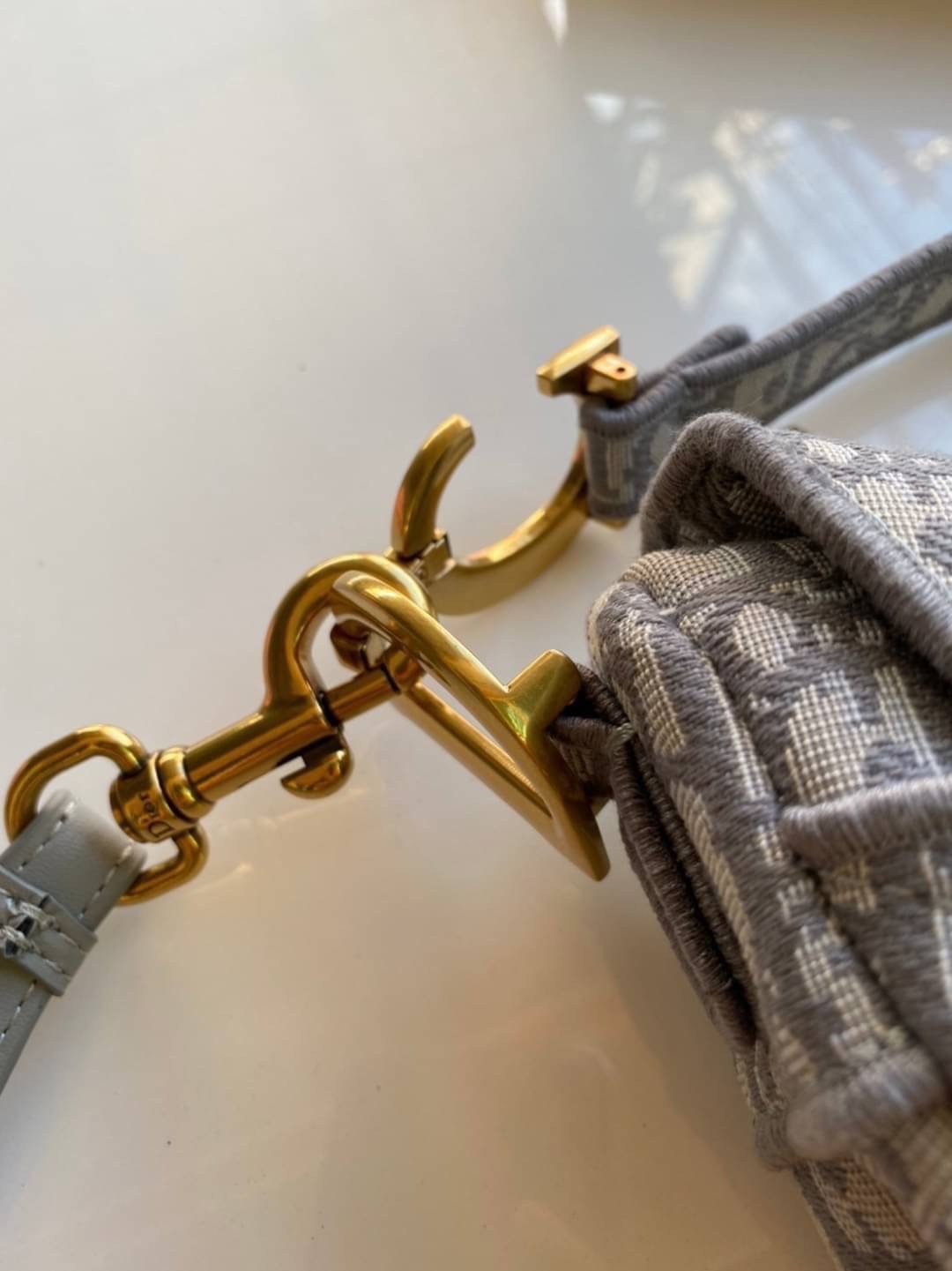 ORI หนังแท้ | Dior Saddle Bag Gray Dior Oblique Embroidery กระเป๋าสะพายทรงสวยไม่ซ้ำใคร กิมมิคในตัว ดูแพง ดีไซน์ย้อนยุค เรียบหรูเป็นเอกลักษณ์