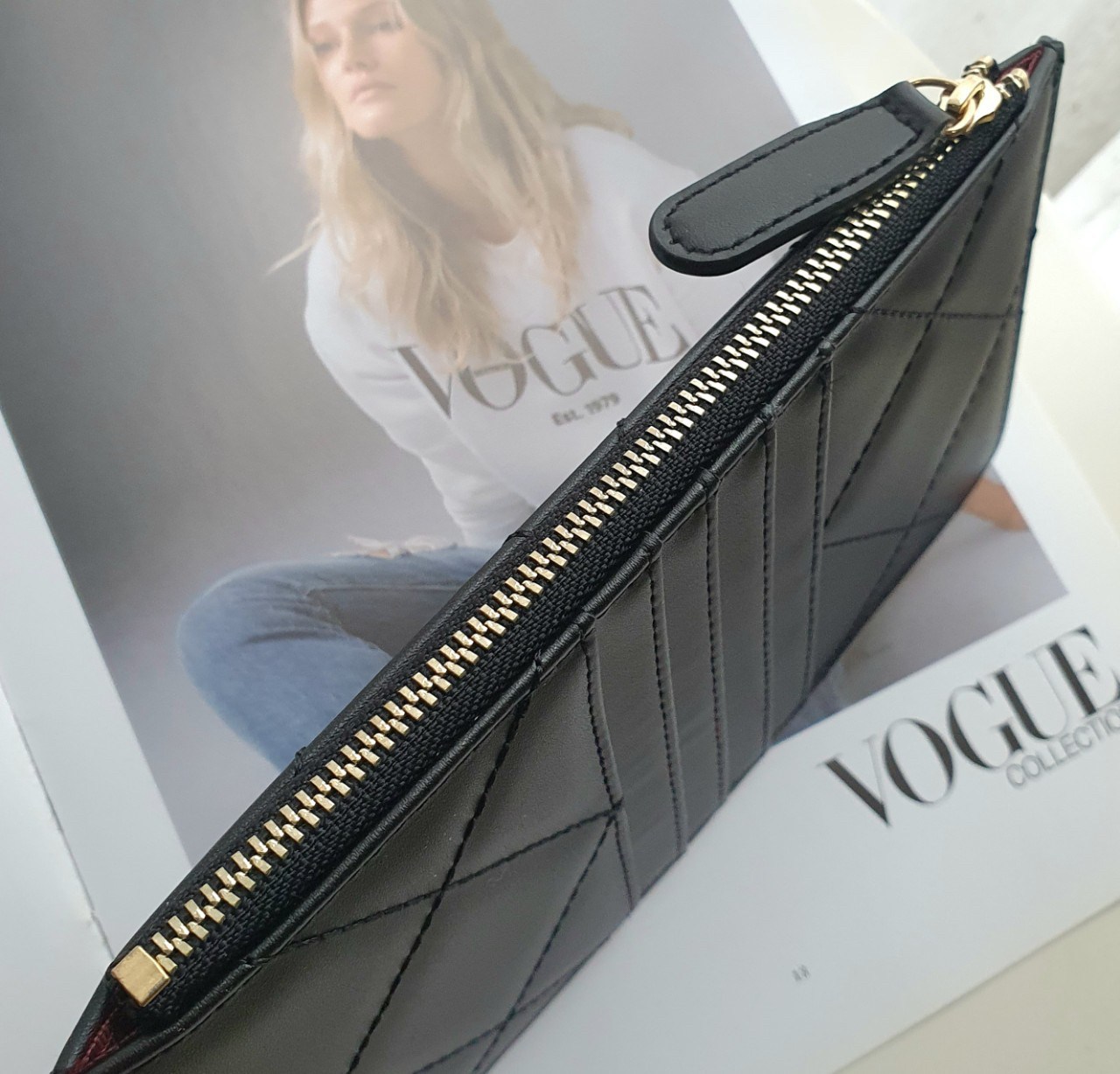 CHANEL LONG WALLET CARD PHONE HOLDER พร้อมส่งครบ 3 สี ❤️🖤🤍 พร้อมส่งที่ไทยค่าา กระเป๋าสตางค์รับทรัพย์ แนะนำรุ่นนี้เลยคะ งานพรีเมี่ยมกิ้ฟท์จากเค้าเตอร์ต่างประเทศ กระเป๋าสตางค์ทรงสวย สะดุดตา หนังสัมผัสลายด้าน จากแบรนด์ 𝗖 Ǖ