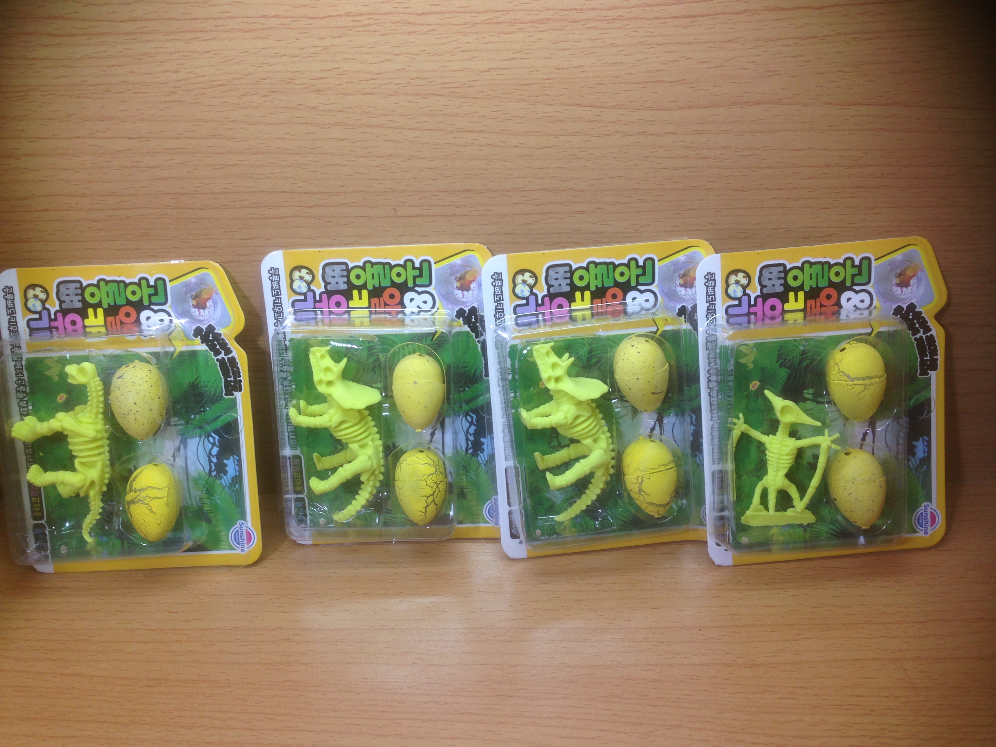 ชุดไดโนเสาร์และไข่ไดโนเสาร์แช่น้ำ2ฟอง