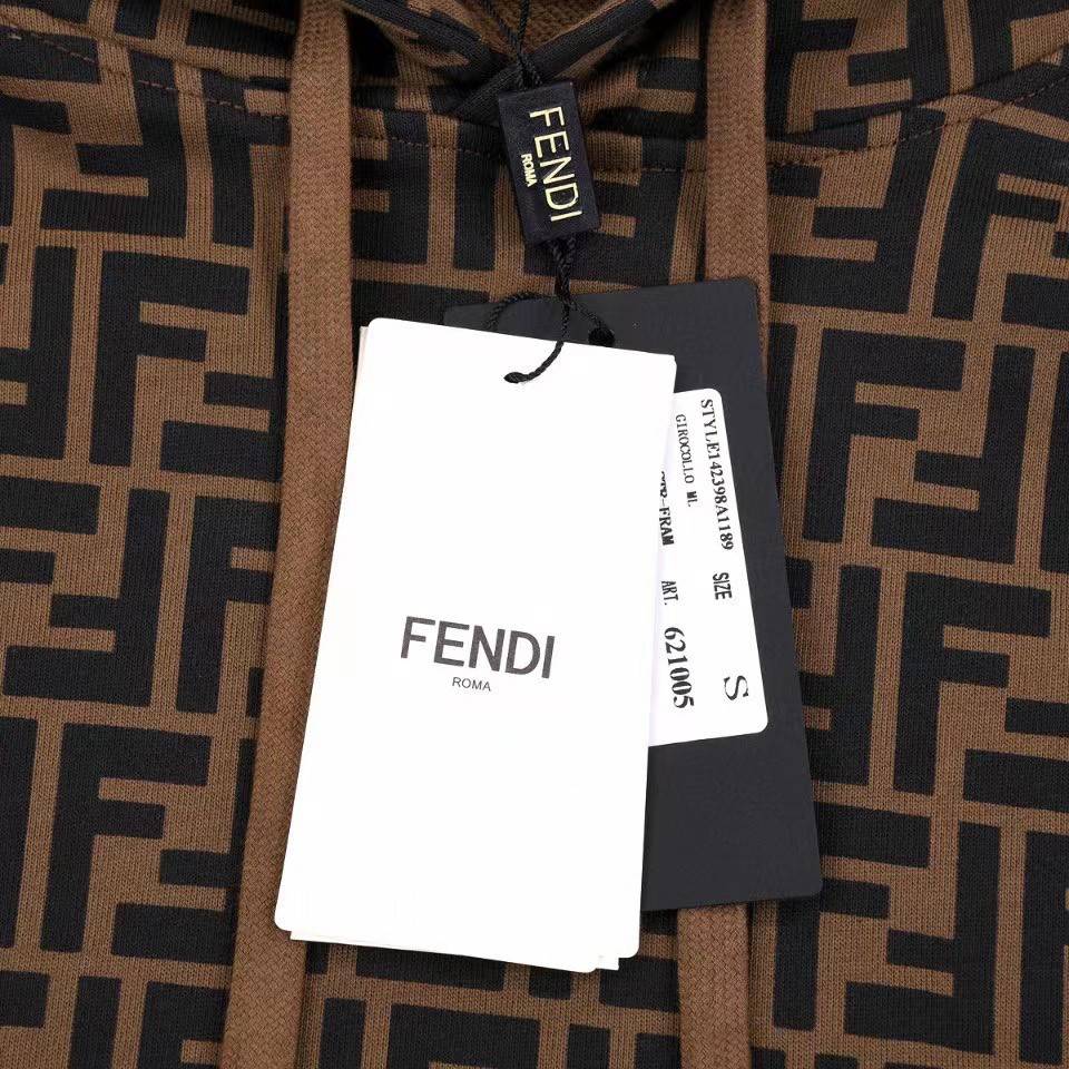 FENDI LOGO SWEATER HOODIE / FENDI Hoodie Brown เกรดออริจินอล มีป้ายแท็กที่คอเสื้อ ใส่ได้ทั้งผู้หญิงผู้ชาย พร้อมส่งที่ไทย ภาพสินค้าถ่ายจากงานขายจริง ใช้งานต่างประเทศได้