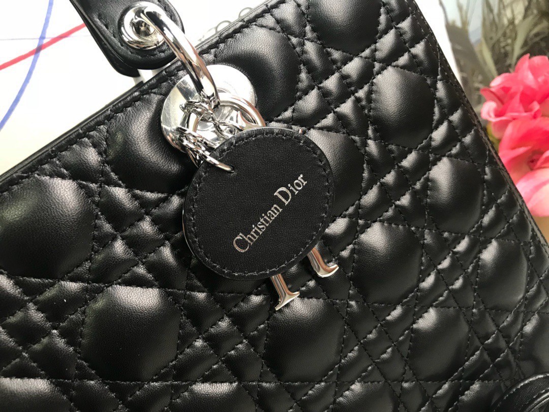 หนังแท้ LARGE LADY DIOR BAG Black Cannage Lambskin / Dior Lady Large พร้อมส่งที่ไทย งานหนังแท้ทั้งใบเกรดออริจินอล ภาพสินค้าถ่ายจากงานขายจริง ใช้งานต่างประเทศได้