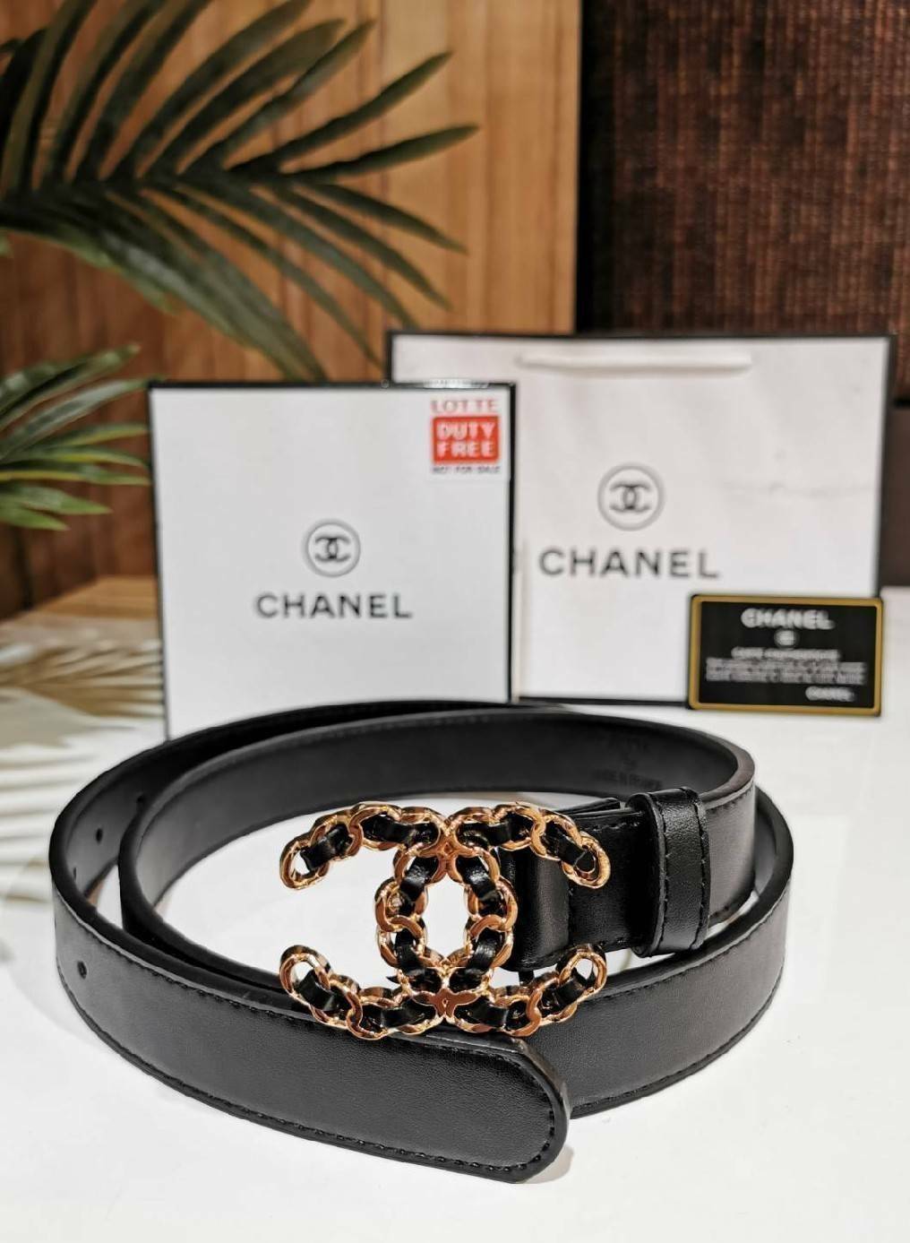 Chanel Vintage Logo Leather Belt VIP Gift With Purchase (GWP) พรีเมี่ยมกิ๊ฟ Limited จาก CHANEL PARFUME DUTYFREE วัสดุ Calfskin หนังแท้เรียบสวย หัวเข็มขัดโลโก้แบรนด์ 3D Vintage สายปรับระดับได้ มาในดีไซน์คลาสสิคเรียบหรูเข้ากับทุกลุ๊คแบบไม่มีเอ้าท์ พร้อม Ori