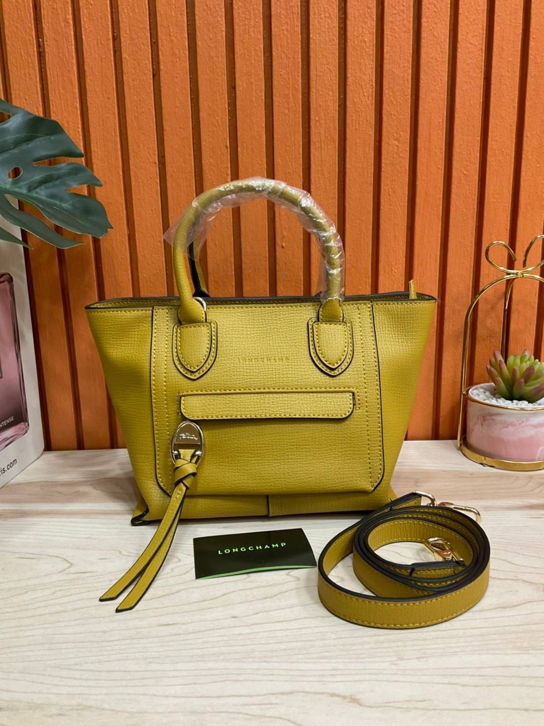 ของแท้ 💯% LONGCHAMP MINI MAILBOX TOP HANDLE BAG กระเป๋าถือ/Crossbody รุ่นหายาก!! รุ่นใหม่ล่าสุด ดีไซน์ด้วยเส้นด้ายที่ดูโฉบเฉี่ยว และ รูปทรงสี่เหลี่ยมคางหมู ทรงสวยโดดเด่น เป็นเอกลักษณ์ของผู้หญิง Longchamp วัสดุ Polyamide & Leather หนังแท้