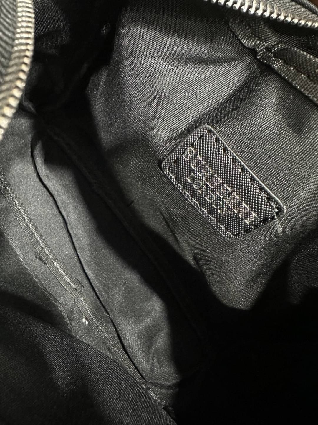 Burberry Positively Conscious logo crossbody bag / BURBERRY FRAGRANCES CROSSBODY BAG 9" วัสดุ Nylon Canvas ทรงเหลี่ยมน้ำหนักเบามีโลโก้แบรนด์คาดด้านหน้า