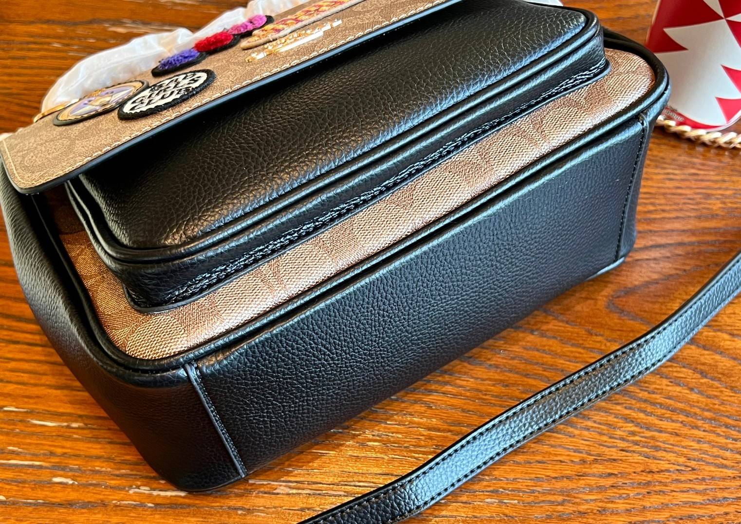 Coach Disney X Coach Klare Crossbody 25 In Signature Canvas With Patches((CC152)) พร้อมส่งก่อนใคร! เริ่ดๆ ชิคๆ กันก่อนค่ะ กับกระเป๋าสะพายแบบครอสบอดี้ร์หรือทบสายคู่ใช้งานแบบหิ้วหรือคล้องไหล่ได้ ✔️หนังแท้อย่างดีสวยมากๆค่ะ