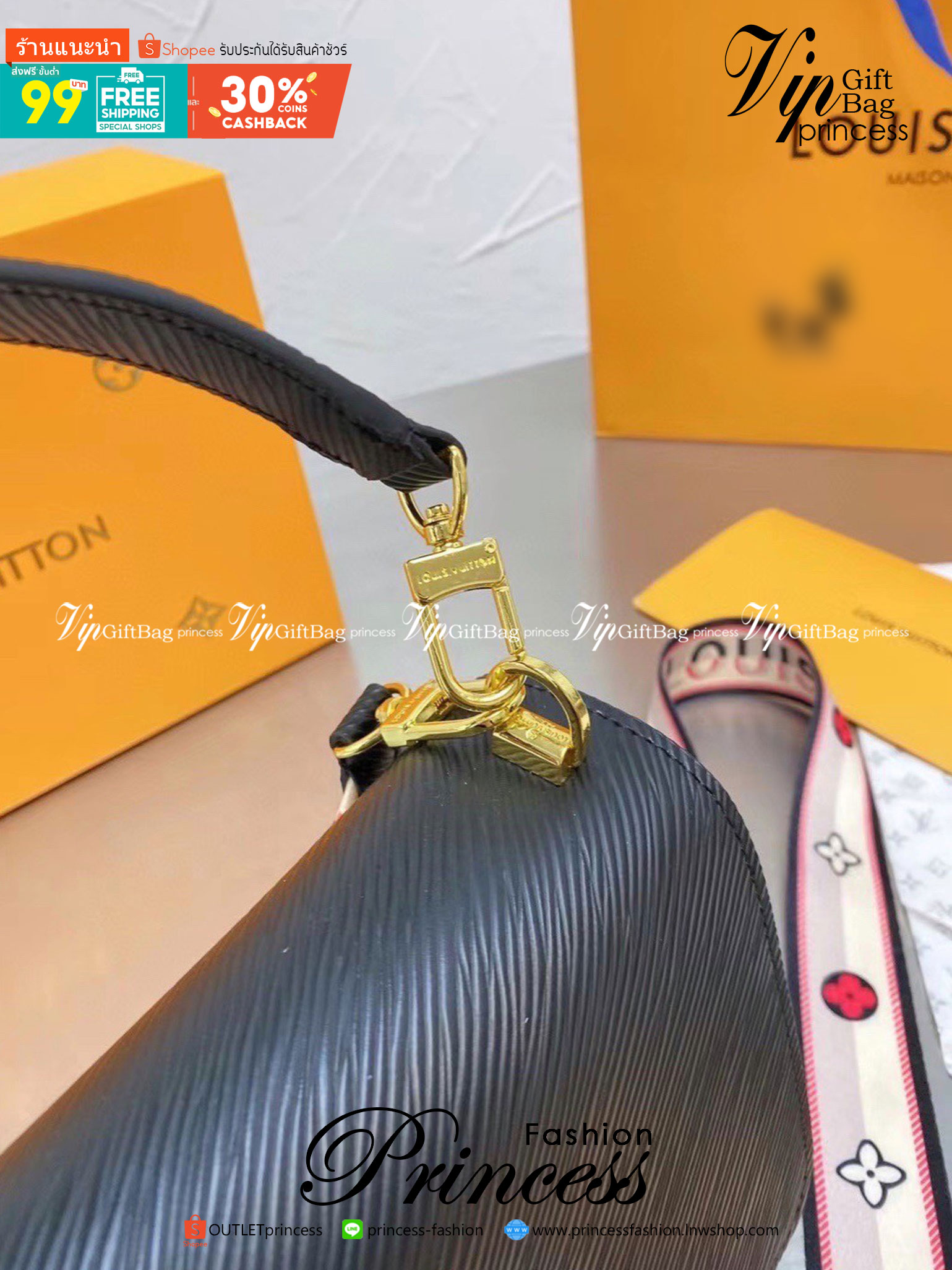LOUIS VUITTON Twist Shoulder Bag MM / LV Twist MM ที่สุดของความสวยคลาสสิคย้อนยุค กระเป๋าสะพายที่มีลูกเล่น เพิ่มดีเทลให้น่าใช้งาน ด้วยสายสะพายแบบสปอร์ต ที่ปรับเปลี่ยนใช้ได้หลากหลาย วัสดุหนัง epi สวยคม ทนทาน ลวดลายเส้นไม้ แบบไม่มีใครซ้ำ เลิศๆไปอีกกับโลโก้สี