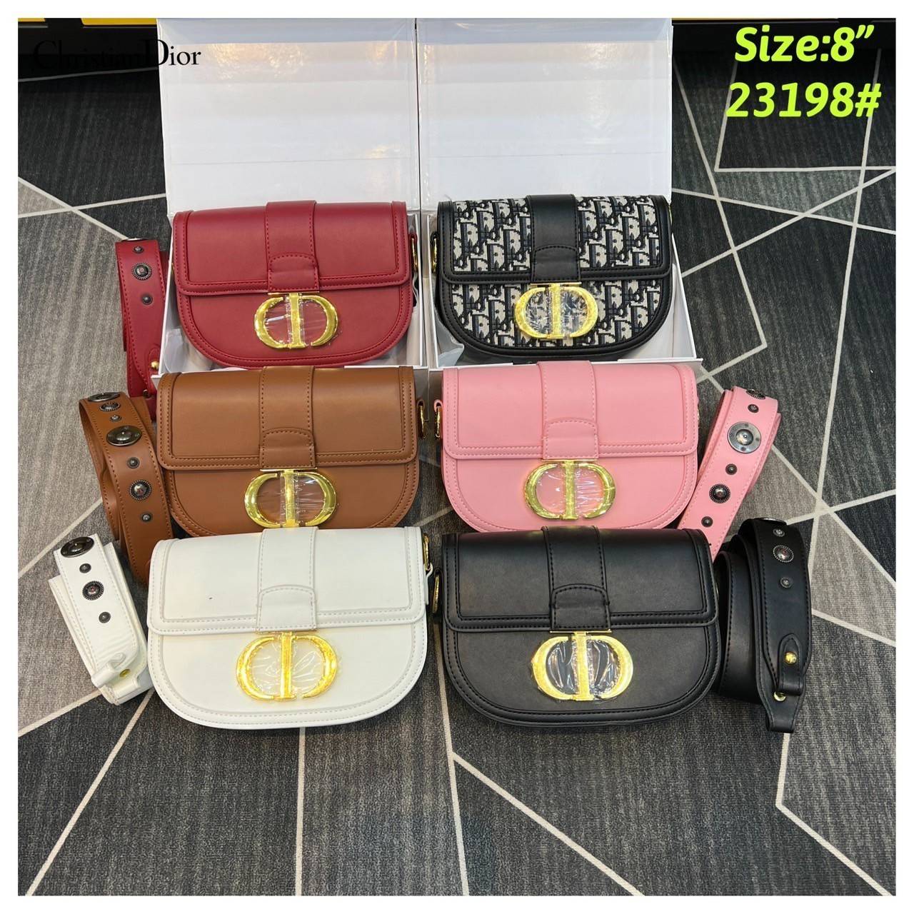 DIOR MONTAIGNE BAG 8" ย้อนยุคความหรูหรา ด้วยกระเป๋าสะพายทรง half moon เพิ่มลูกเล่นให้กับไอเท็มนี้ สะดวกใช้