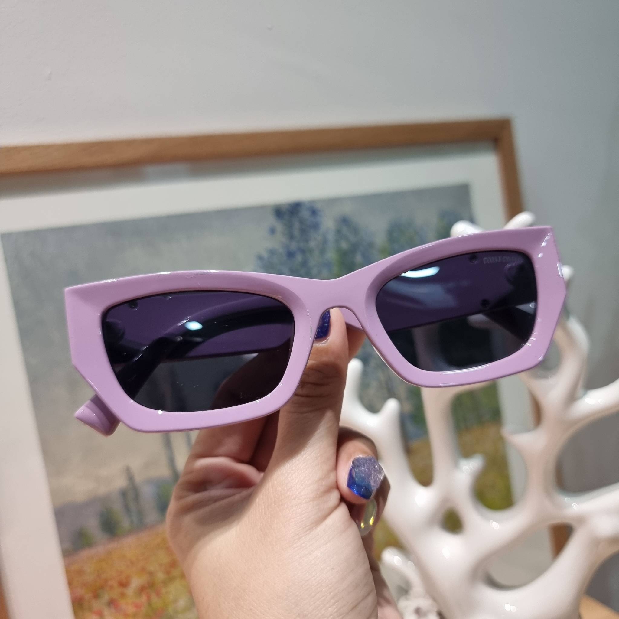 MIU MIU Sunglasses UV protection มาพร้อมอุปกรณ์ครบเซ็ท สวยปัง สวยตะโกน มีพกติดตัวไว้ไม่ตกเทรนด์ ใส่เสริมโหงวเฮ้ง ดูผู้ดี ใช้ได้ทุกโอกาส ทุกสถานการณ์ ใส่ที่บ้านถนอมสายตา ใส่ออกข้างนอกกันแดด กันลม กันฝุ่นก็มั่น ก็เลิศทั้งหมด