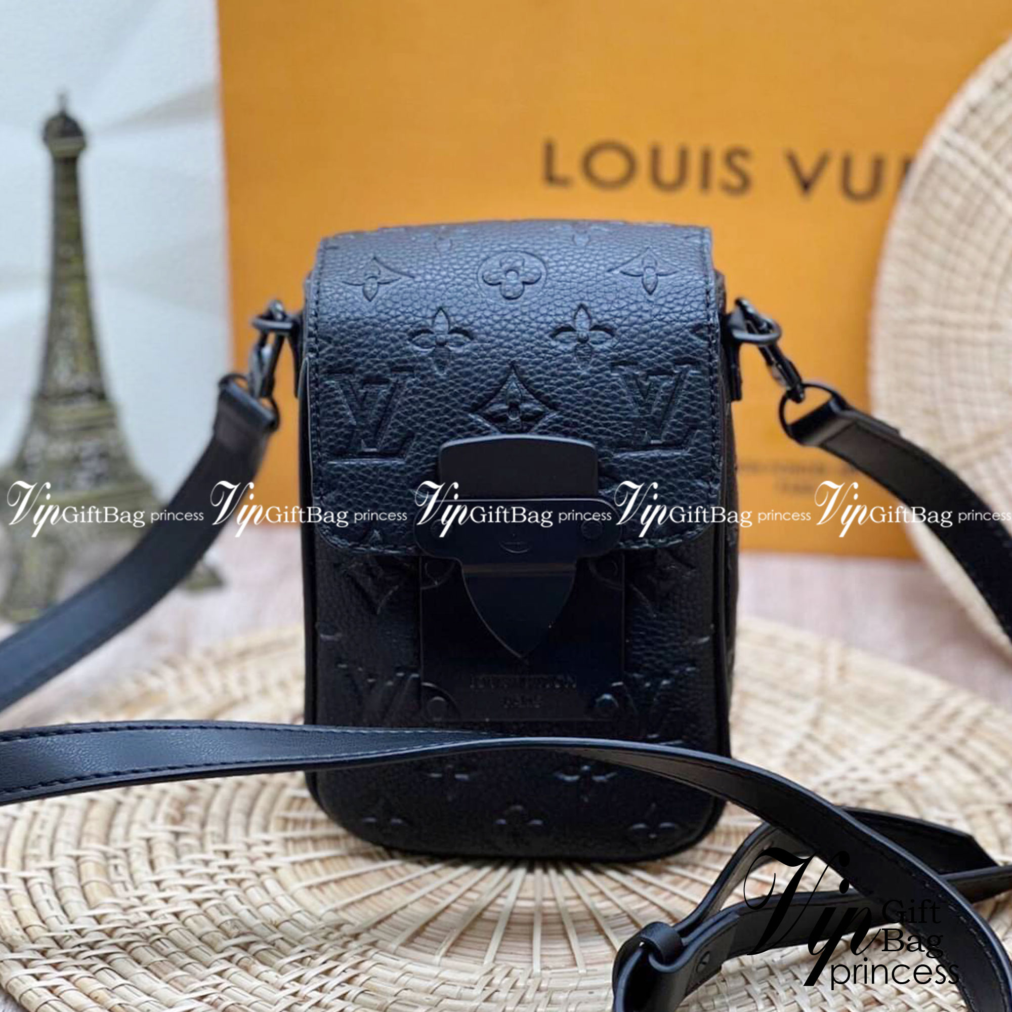 LV S-Lock Vertical wearable wallet / LV Phone bag Black Taurillon Monogram leather Cowhide-leather trim เกรดออริจินอล ใช้ได้ทั้งผู้หญิงผู้ชาย พร้อมส่งที่ไทย ภาพสินค้าถ่ายจากงานขายจริง ใช้งานต่างประเทศได้
