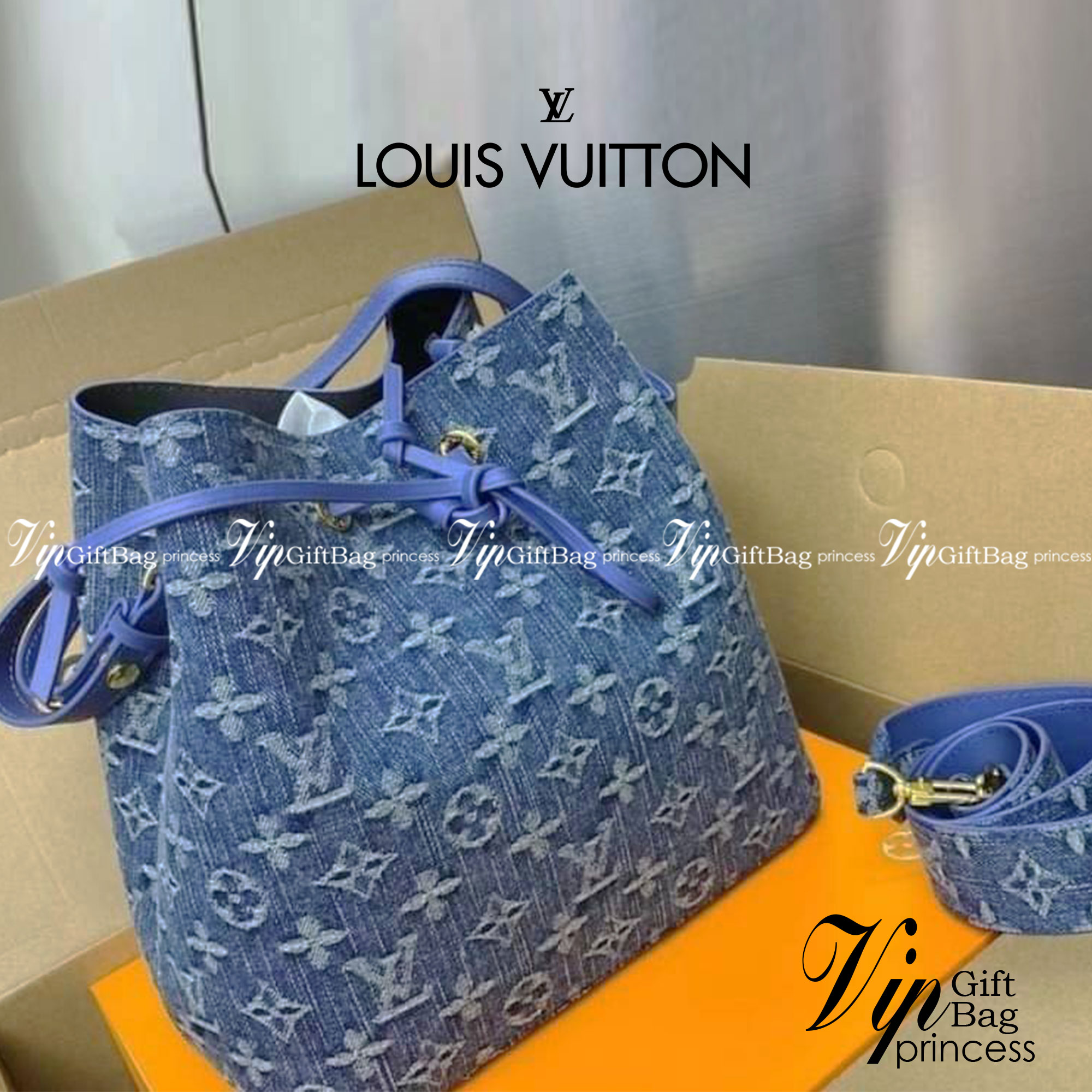 Louis Vuitton Blue Monogram / LV Denim Bucket Bag กระเป๋าทรงบัคเก็ต แบบมีหูรูดทำมาจากหนังแคนวาสโมโนแกรม ที่มีขอบหนังตัดกัน ที่จับหนังที่พกพาสะดวก พร้อมสายสะพาย 2 เส้น สายสปอร์ต และสายหนัง พร้อมส่งที่ไทย