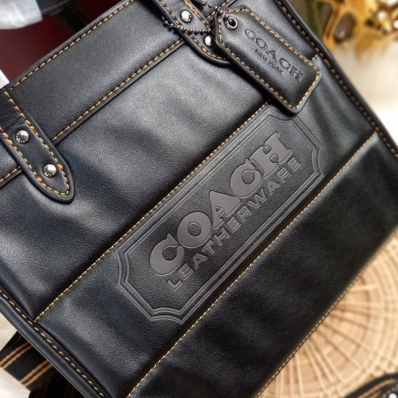 COACH CASUAL STYLE STREET STYLE 2WAY PLAIN LEATHER ELEGANT STYLE (C6958 C6852) 🌺 ที่สุด! ของที่สุด!! กระเป๋าถือ กระเป๋าสะพายรูปทรงสุดฮิต สุดคลาสสิค รุ่น UNISEX ที่ชิคๆ สบายๆ ได้ทั้งชายและหญิง// วัสดุหนังแท้ทั้งใบ ตัดเย็บด้วยหนังเนื้อนุ่มพิเศษ หนา 