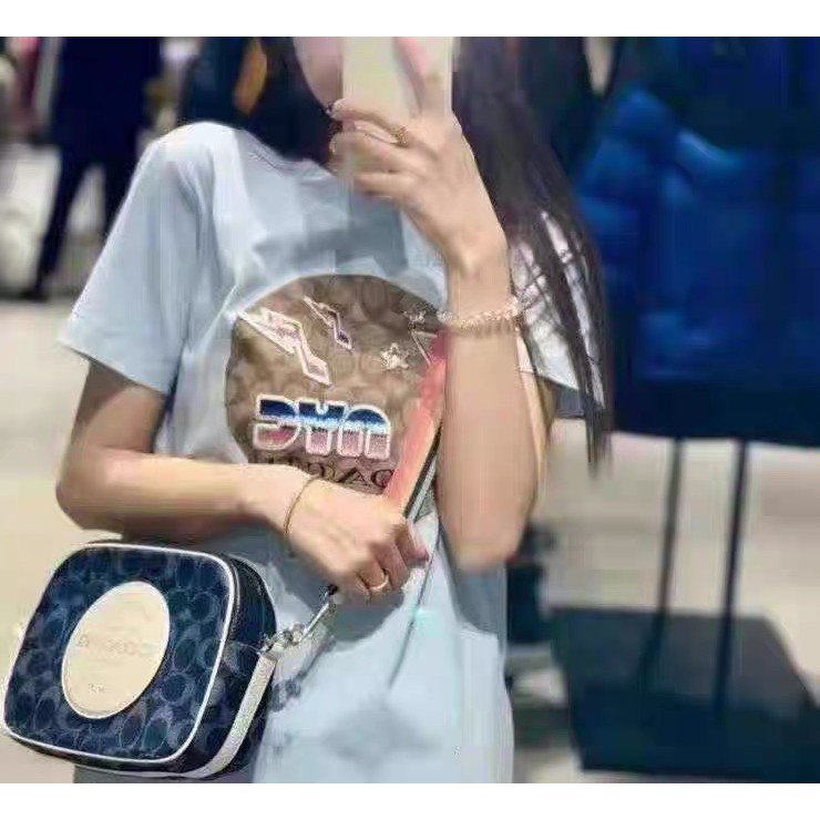 OUTLET 】COACH LADIES GENUINE CAMERA CLASSIC BAG ((2822)) ✔️สินค้าปกติตามเงื่อนไขทั่วไปค่ะ!! พร้อมส่งที่ไทยค่ะ! กระเป๋าสะพายแบบครอสบอดี้ร์ หนังแท้+ผ้าjacquard ทอลายแบรนด์ สวยงามมากๆค่ะ