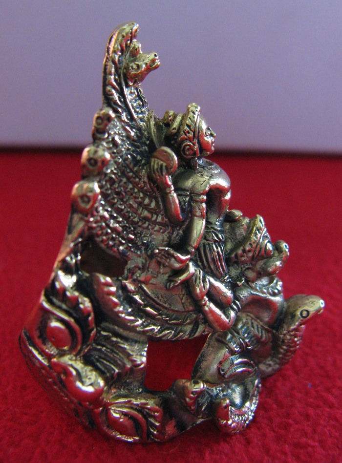 สินค้าหมดค่ะ แหวนพระนารายณ์ทรงครุฑแบบใหญ่ เนื้อทองเหลือง เหนือเศียรพระนารายณ์มีพญานาค 7 เศียร มีอำนาจ คุ้มครองป้องกันค่ะ