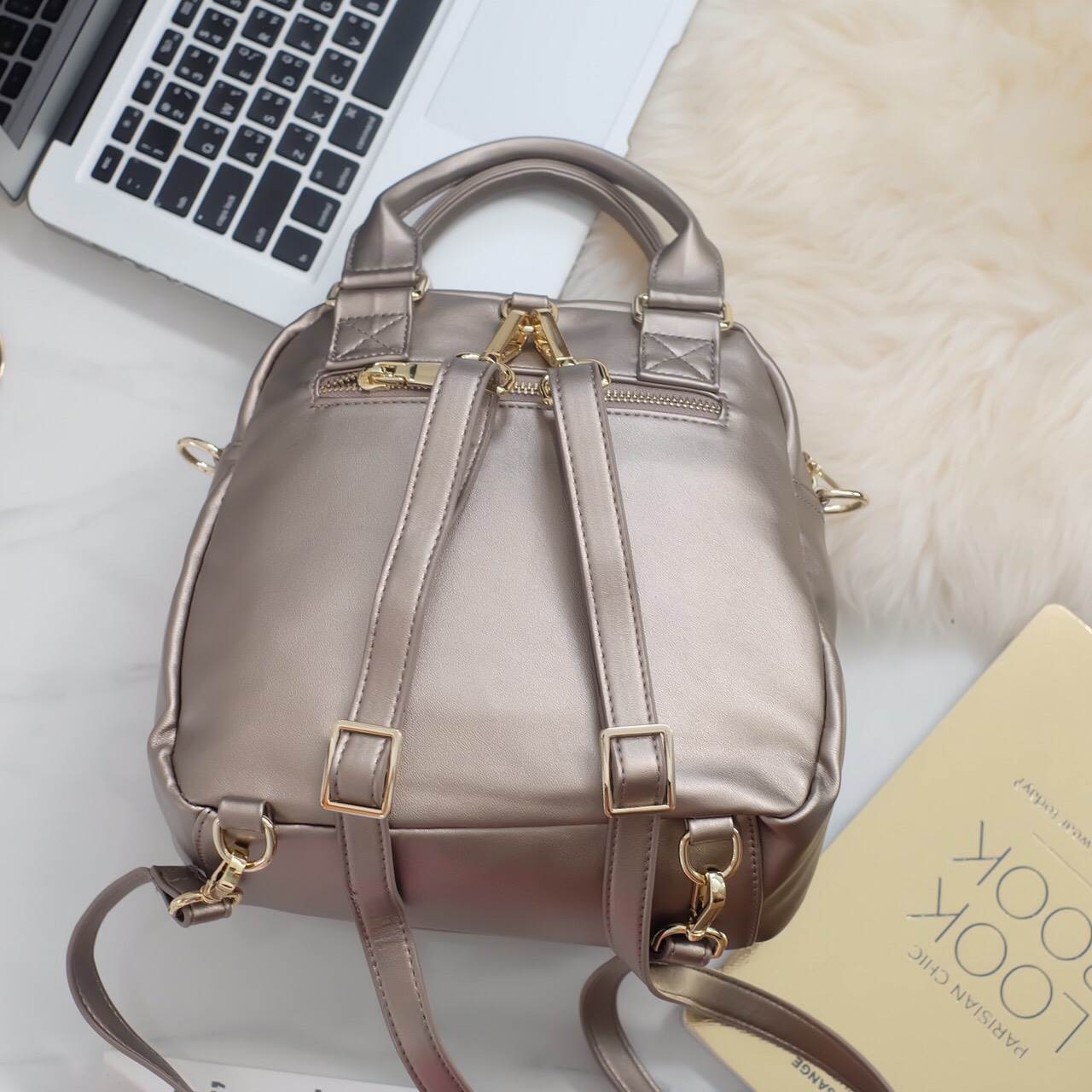 New arrival • KEEP Veeva Backpack • 🎒👟กระเป๋าเป้หนังแกะสังเคราะห์ นิ่มๆ ปรับ ถือ/สะพายได้หลากหลายการใช้งานคะ 👑กระเป๋าเป้สวยๆ 3in1 ปรับการใช้งานได้หลากหลายรูปแบบ ใบนี้ ร้านแนะนำเลยคะ ตัวกระเป๋าเป็นหนังแกะสังเคราะห์ นิ่มมาก น่ำหนักเบ