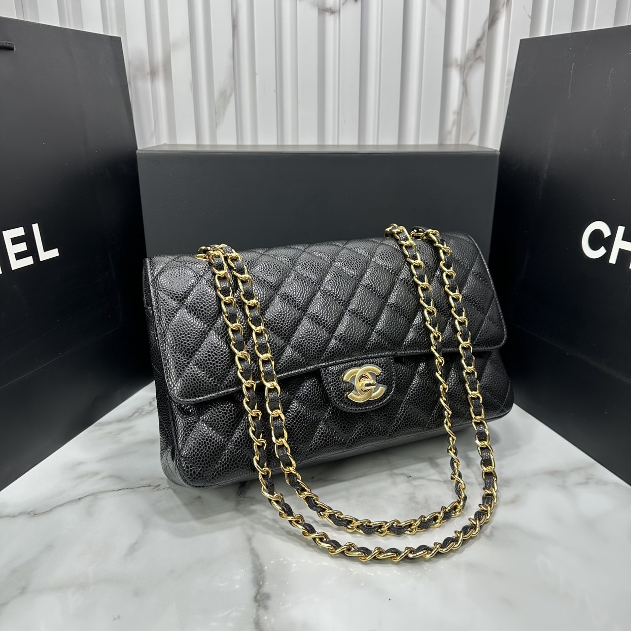 ORI หนังแท้ | ORI หนังแท้ | CHANEL Classic 25cm shoulder bag กระเป๋าสะพายรุ่นยอดนิยม หรูหราระดับตำนาน สวยงามเหนือกาลเวลา