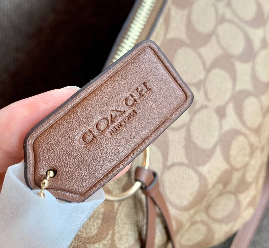 OUTLET 】ปรับราคาลง ได้ไปไม่ผิดหวังแน่นอนจ้าา💥 Coach Pebble Leather Small Skylar Hobo Shoulder Bag((90738)) พร้อมส่งที่ไทย ล่าสุด! กระเป๋าหิ้ว//สะพายข้างได้ ทรงน่ารัก ละมุน หนังแท้ หนังนิ่มมือดีมาก หลงรักแน่นอนค่าา! เปิดปิดกระเป๋าแบบซิปมีพู่ห้อย ใช
