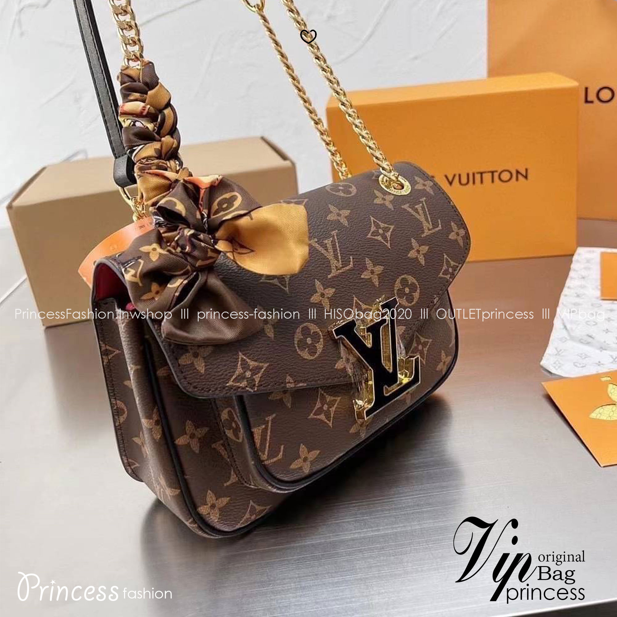 LV Passy Bag Monogram Canvas กระเป๋าสะพายทรงแพซซี่สุดคลาสสิค Rare item น้องดีไซน์ออกมาน่าใช้มากๆ ภายในเป็นช่องโล่ง พร้อมช่องซิป สะดวกใช้งาน -- [รับตัวแทนกระเป๋า]