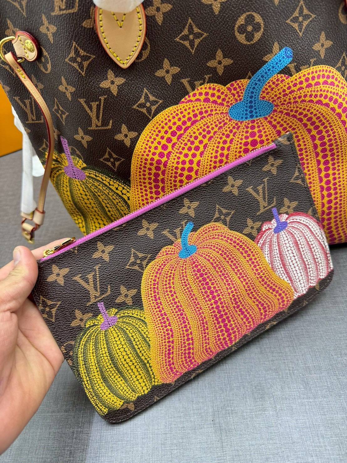 ORI หนังแท้ | LV x YK Neverfull MM Bag Monogram Pumpkin / LV Tote Bag กระเป๋าสะพายทรงโท้ทใบใหญ่ ลายฟักทองหลากสีสดใส