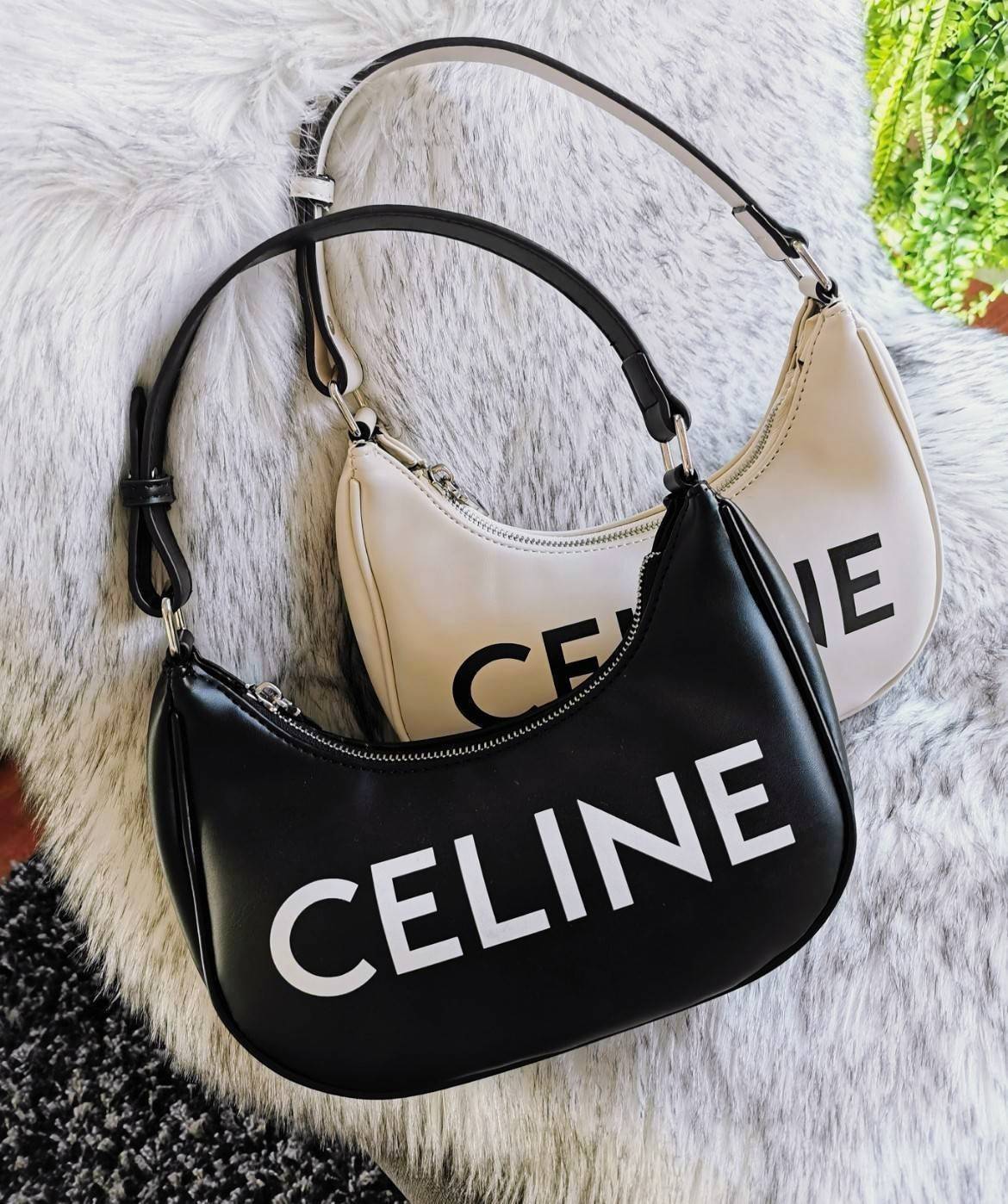 CELINE SHOULDER BAG VIP GIFT WITH PURCHASE (GWP) พรีเมี่ยมกิ๊ฟ Limited Edition จาก CELINE HAUTEPARFUME DUTYFREE COUNTER ดีไซน์ยอดนิยมหนังนิ่มสวยอยู่ทรงเปิดปิดด้วยซิปอะไหล่เงิน ภายในโล่งกว้างมีช่องเล็กสามารถใส่มือถือกระเป๋าสตางค์ใบยาวของใช้ได้จุ หูหิ้วหนัง