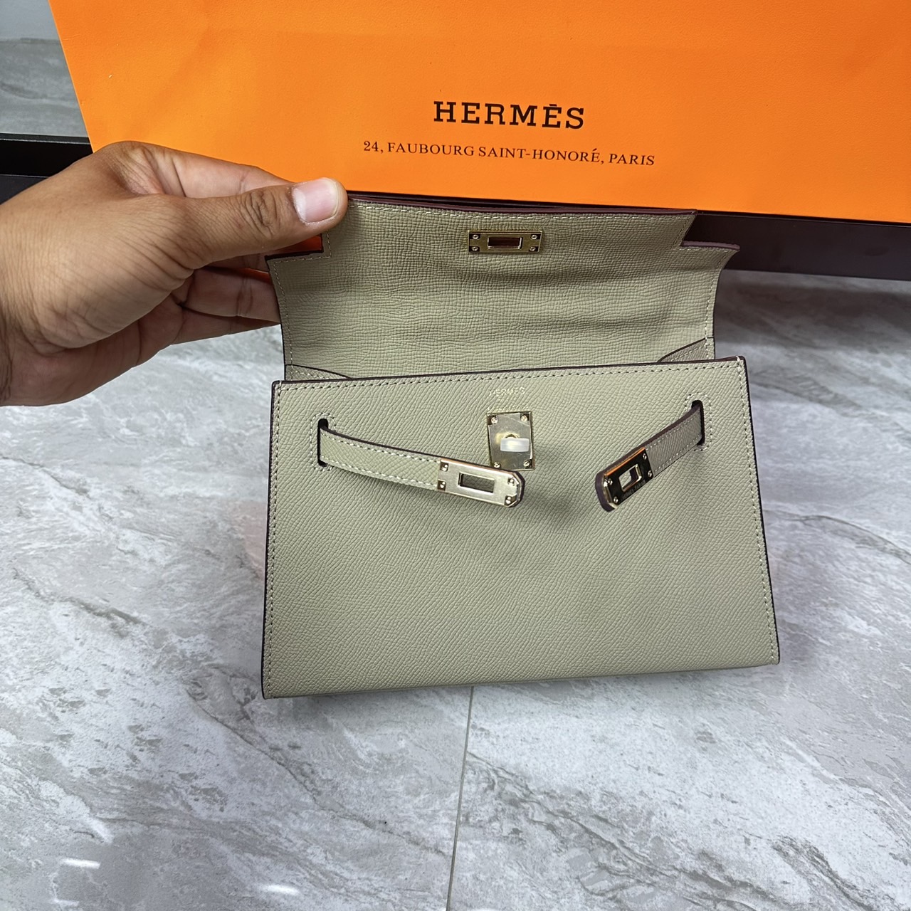 ORI หนังแท้ | Hermes Mini Kelly Pochette 20cm จิ๋วแต่แจ๋ว ราคาพุ่งยิ่งกว่าทอง พร้อมสายสปอร์ต กระเป๋าสะพายที่สุดแห่งหรูหราลัคชู นิยามของความสง่างามเหนือกาลเวลา