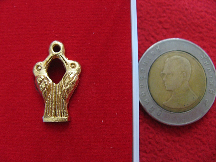 สินค้าหมดค่ะ สาริกาลิ้นทอง มหาลาภ เนื้อทองจังโก๋ สถาบันพยากรณ์ศาสตร์ พ.ศ.2559 พร้อมกล่องเดิมค่ะ