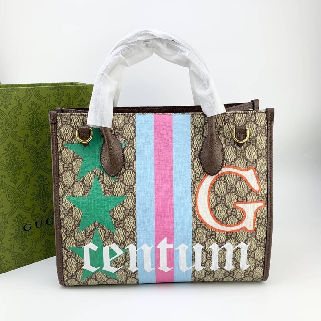GUCCI Printed Monogrammed Coated-Canvas and Leather Tote Bag / GG Shopping Bag กระเป๋าไซส์ใหญ่ โดดเด่นด้วยลายปริ๊น สวยเอกลักษณ์ พร้อมส่งที่ไทย ภาพสินค้าถ่ายจากงานจริง ใช้งานต่างประเทศได้ วัสดุหนังแคนวาส ภายในโล่งกว้างมาก ใส่ของแบบแน่นๆ จุๆไปได้เลย หมดห่วง