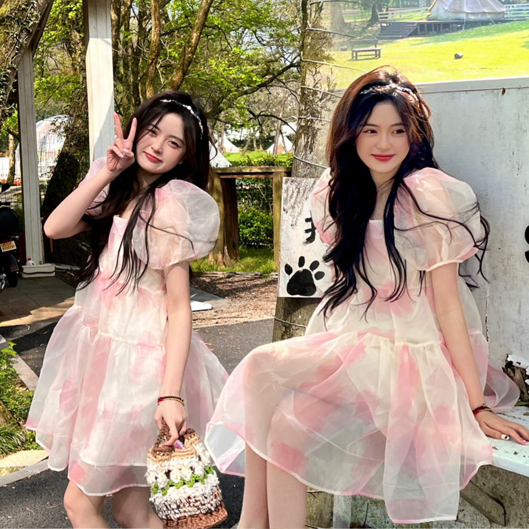 พร้อมส่ง 🥣 Pink iceberg rose dress เดรสฟ้าชีฟองขาวแต้มชมพู (IN37238)