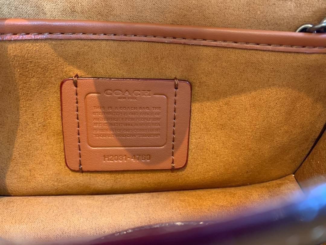 Coach Beat Crossbody Clutch In Signature Canvas With Horse And Carriage Print((6910//4760)) 🌈ได้ไปไม่ผิดหวังแน่นอนค่ะ! กระเป๋าหิ้วได้//คลัทออกงานได้//สะพายครอสบอดี้ร์ได้ สุดคุ้ม! หนังแท้อย่างดี smooth leather ค่ะ