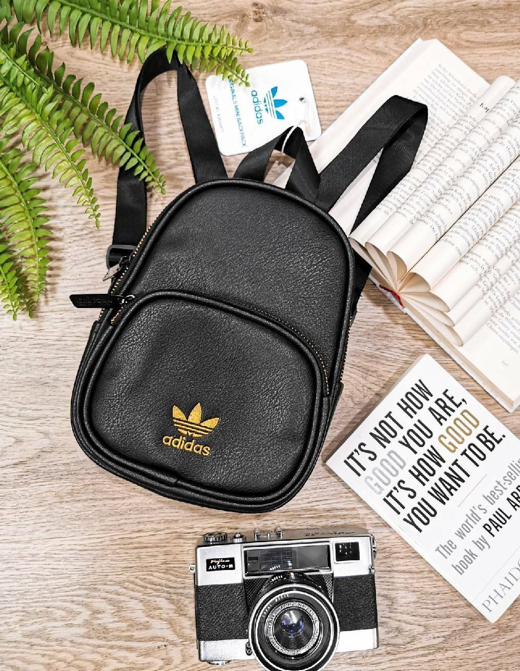 ADIDAS MINI BAGPACK กระเป๋าเป้สไตล์ Sport ขนาดมินิ กำลังน่ารัก น้ำหนักเบา ด้านหน้ามีโล้โก้และช่องซิป เปิดปิดด้วยซิปสะดวกใช้หัวซิปแบรนด์ ภายในมีโลโก้และช่องใส่ของ มีหูจับถนัดมือ สายสะพายเลื่อนปรับระดับได้ freesize ไอเท็มใหม่ดีไซน์สุดฮิต พร้อมส่งที่ไทยในราค