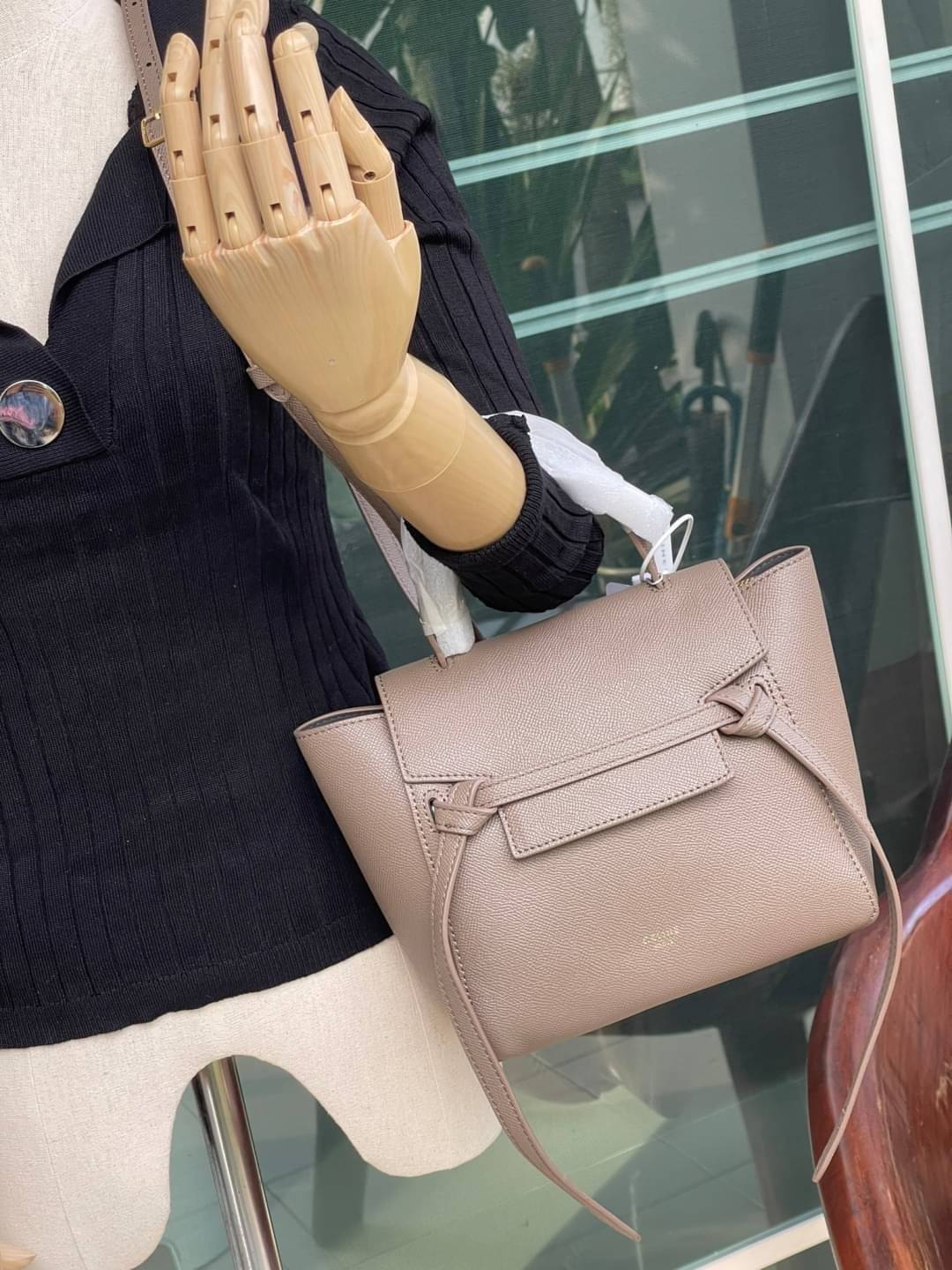 CELINE NANO BELT BAG / Celine Belt Bag กระเป๋าถือที่มีสไตล์มินิมอล และดูเรียบง่าย แต่หรูหรา