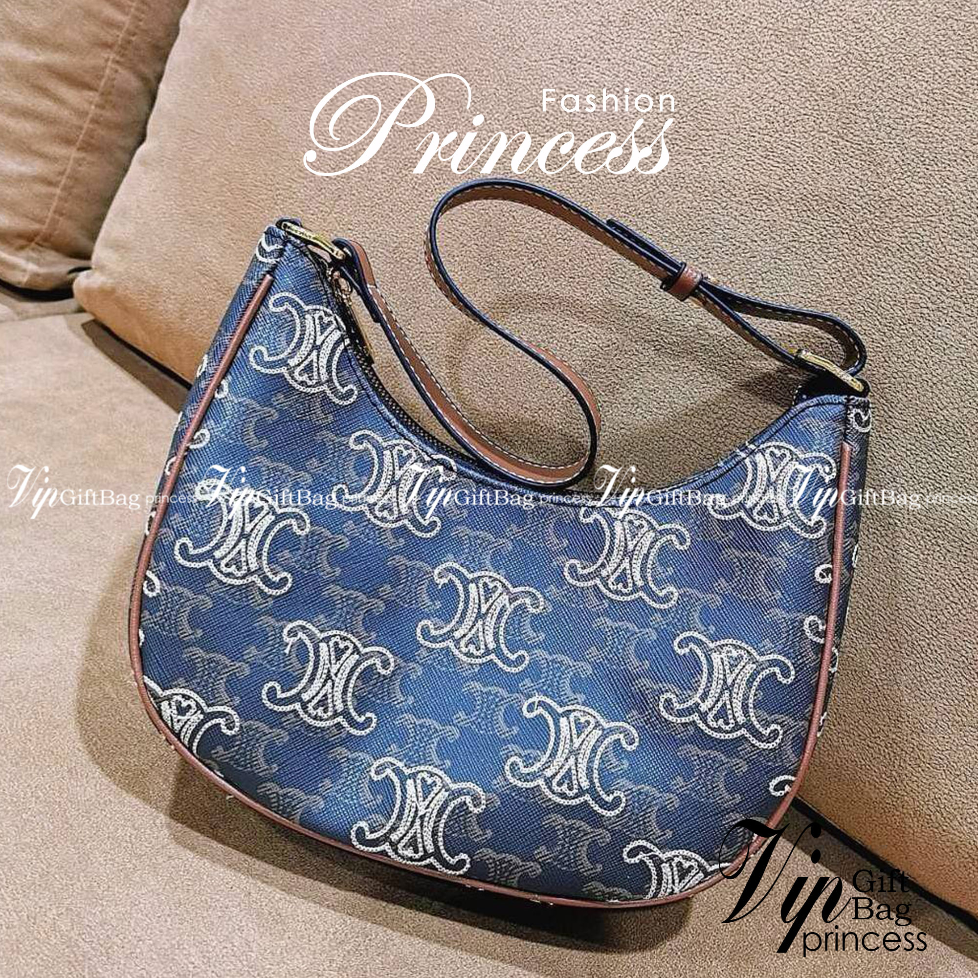CELINE SHOULDER BAG VIP วัสดุ TRIOMPHE CANVAS ดีไซน์สวยหรูฮิตสุดในเกาหลี! หนังสวยอยู่ทรงกันน้ำ เปิดปิดด้วยซิปแบรนด์สีทอง ภายในโล่งกว้างและจุ สามารถใส่มือถือ กระเป๋าสตางค์ ของใช้ได้เยอะ สายสะพายหนังปรับได้อะไหล่ทองหรูมีโลโก้แบรนด์ ไอเท็มแนะนำพร้อมส่งที่ไทย