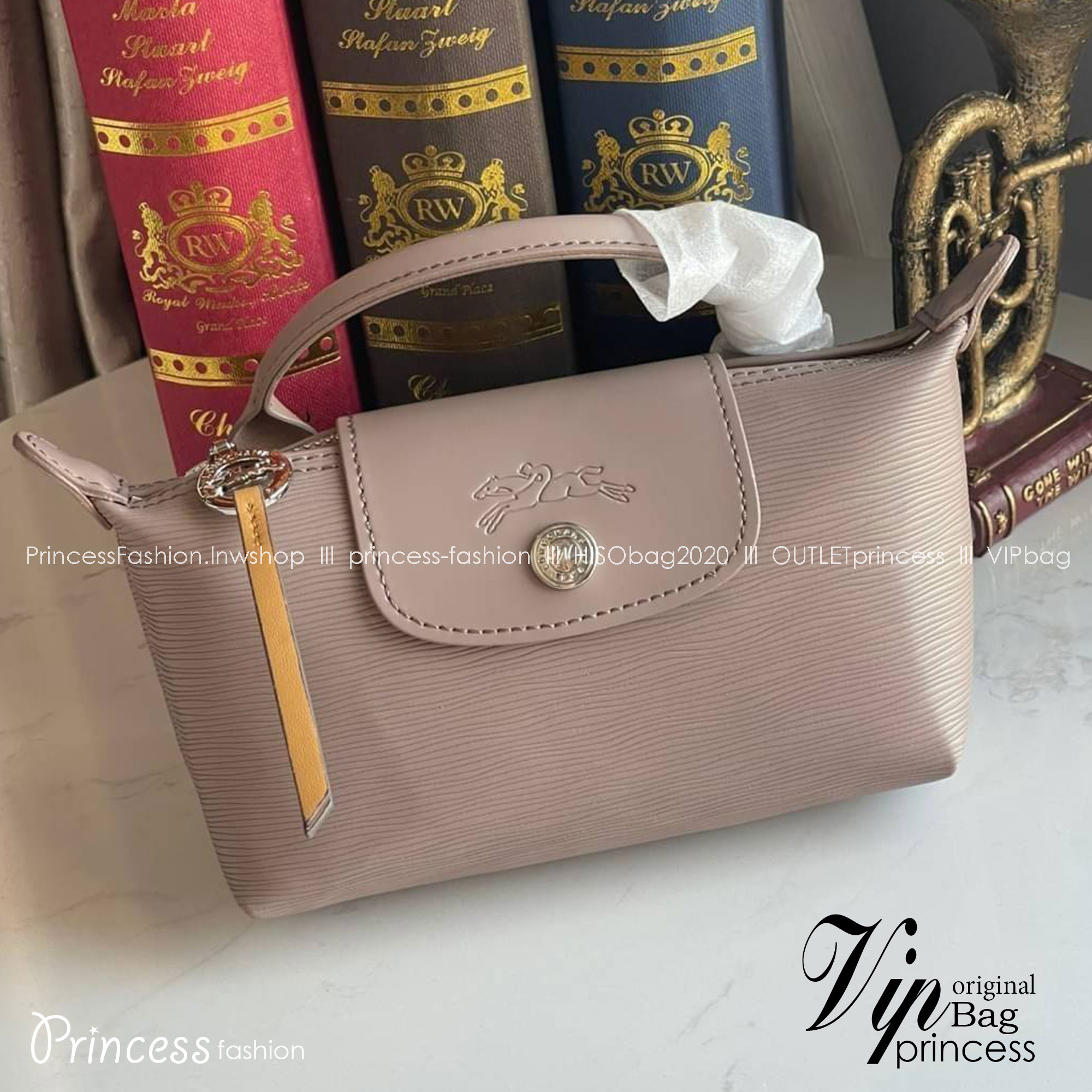 LONGCHAMP LE PLIAGE CITY POUCH WITH HANDLE Taupe - Canvas (ไม่มีสายยาว) กระเป๋าเครื่องสำอางแบบมีซิปพร้อมหูหิ้วใบนี้เหมาะสำหรับการจัดระเบียบกระเป๋าของคุณ