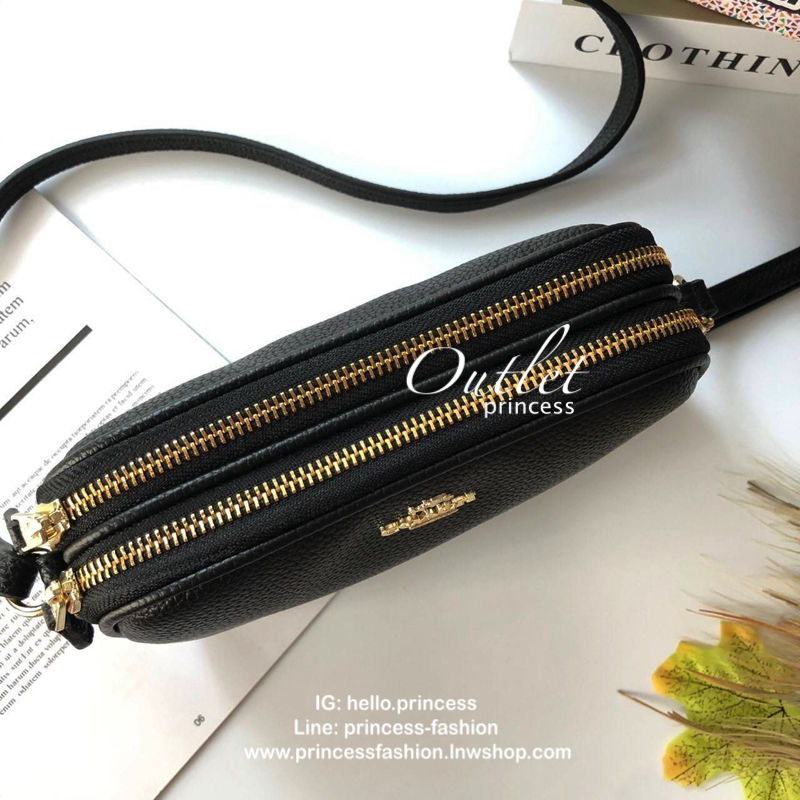 COACH MINI CROSSBODY BAGกระเป๋าสะพาน size mini วัสดุหนังลาย signature เปิด - ปิดด้วยซิป แบ่ง 2 ช่องใหญ่ ภายในโล่ง ใส่ wallet สั้น มือถือได้ทุกรุ่น และของใช้จุกจิก พร้อมสายยาวปรับได้ ถอดไม่ได้ค่ะ