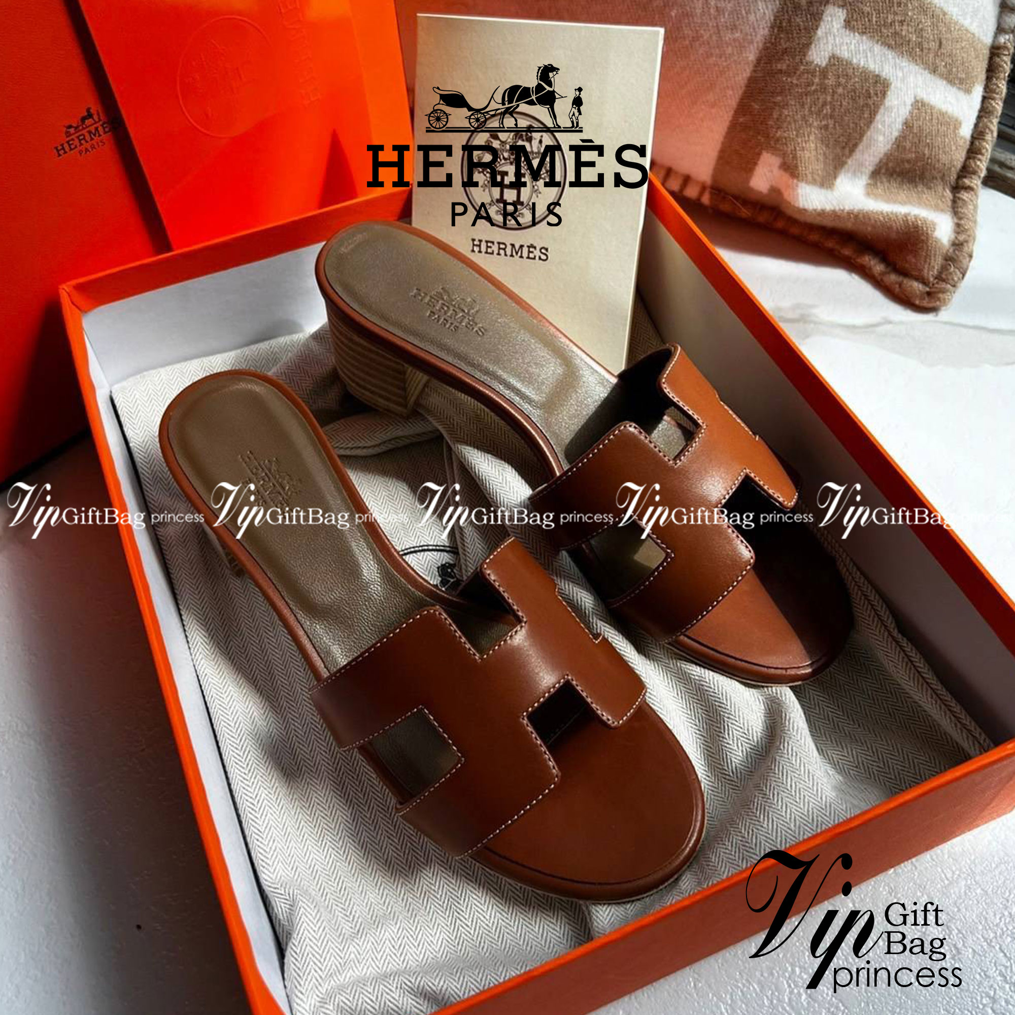 หนังแท้ Hermes sandal leather รองเท้างานสั่งตัตใช้สลับแท้ เกรดออริจินอล ตรงพื้นรองเท้าทำจากไม้รองด้วยหนังแท้ 100% งานตัดเย็บปราณีตละเอียดมากค่ะ มีอุปกรณ์ครบ หนังนิ่มใส่สบาย ใช้ทนนาน เกรดนี้คุ้มมาก ไม่ผิดหวังค่ะ ภาพสินค้าถ่ายจากงานขายจริง ใช้งานต่างประเทศไ