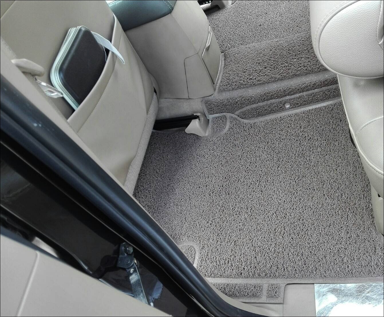 พรมดักฝุ่นไวนิลรีดขอบTOYOTA VIGO 4ประตู พรมดักฝุ่นในรถยนต์ เต็มคัน เข้ารูป ตรงรุ่นรถ