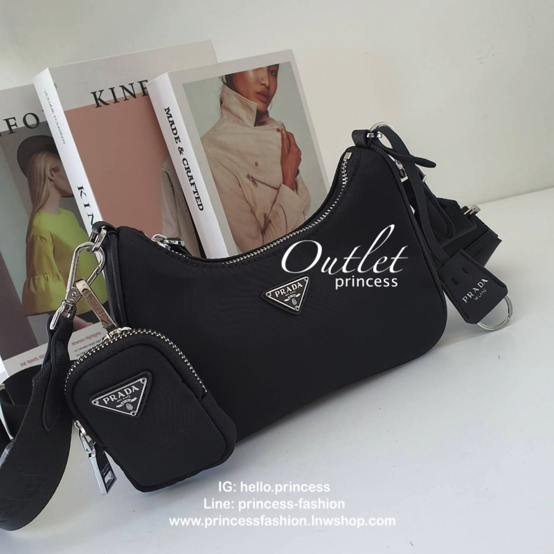 ᴹᴵᴺᴵ ไซส์มินิลงมาอีกนิด แบ๊วไปค่าซิสสส **กำลังมาแรงมาก กับแบรนด์ PRADA ใบเดียวคุ้มมากค่ะ อุปกรณ์ ครบชุด **ได้ทั้งสายยาว และกระเป๋าใส่เหรียญ และป้ายแท็คหนัง อย่างดี **อะไหล่ปั้มแบรนด์แท้ทุกจุด วัสดุทำจากผ้า Nylon อย่างดี กันน้ำได้ อยู่ทรงสวย สามารถใส่กระเป