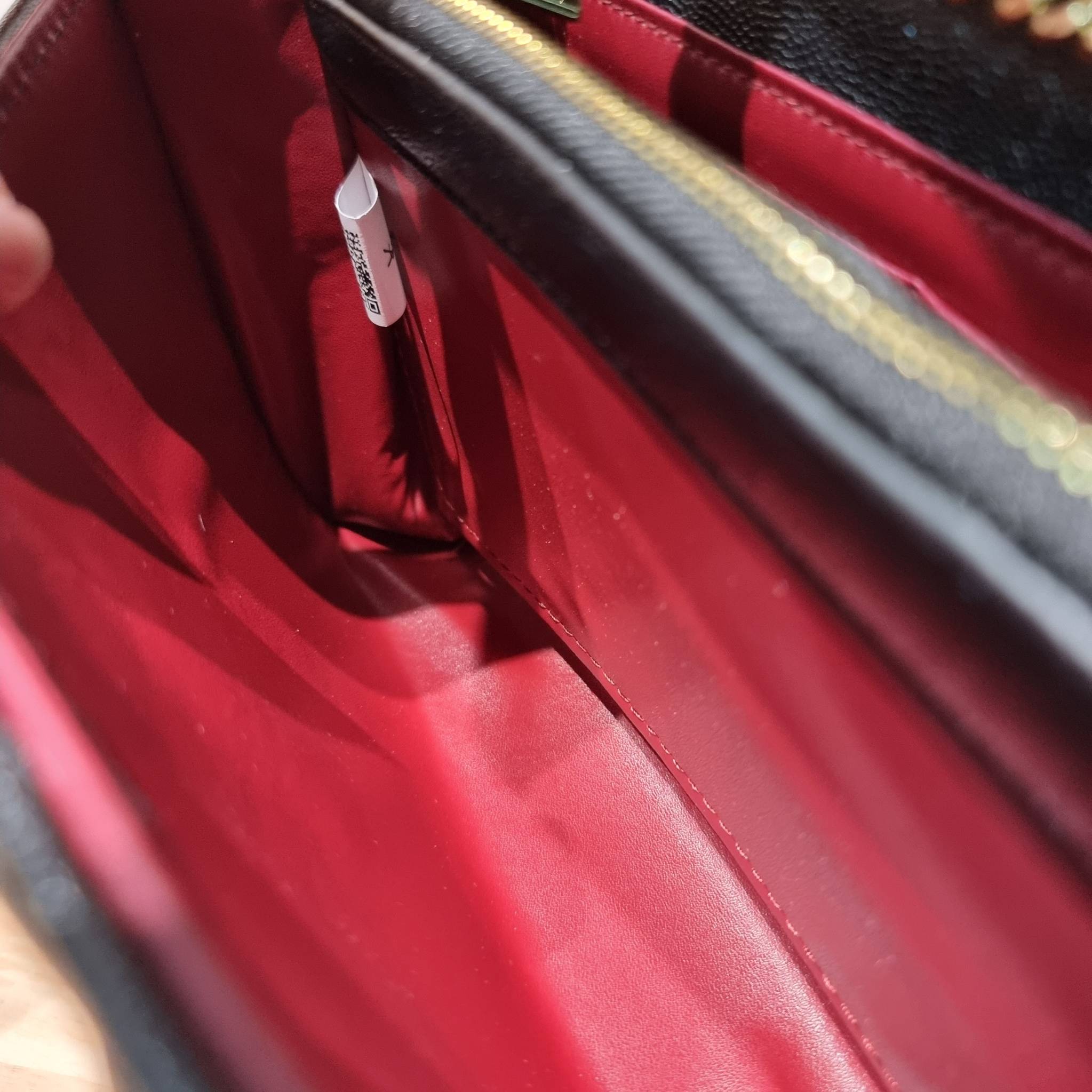 YSL WOC 9 ไม่เคยผิดหวังจริงๆ!! กับรุ่นที่สาวๆรู้กัน Yves Saint laurent clutch bag with chain กระเป๋าสะพายทรง woc สุดฮอต ดีไซน์เรียบหรู โดดเด่นด้วยโลโก้ด้านหน้า เพิ่มดีเทลความผู้ดี