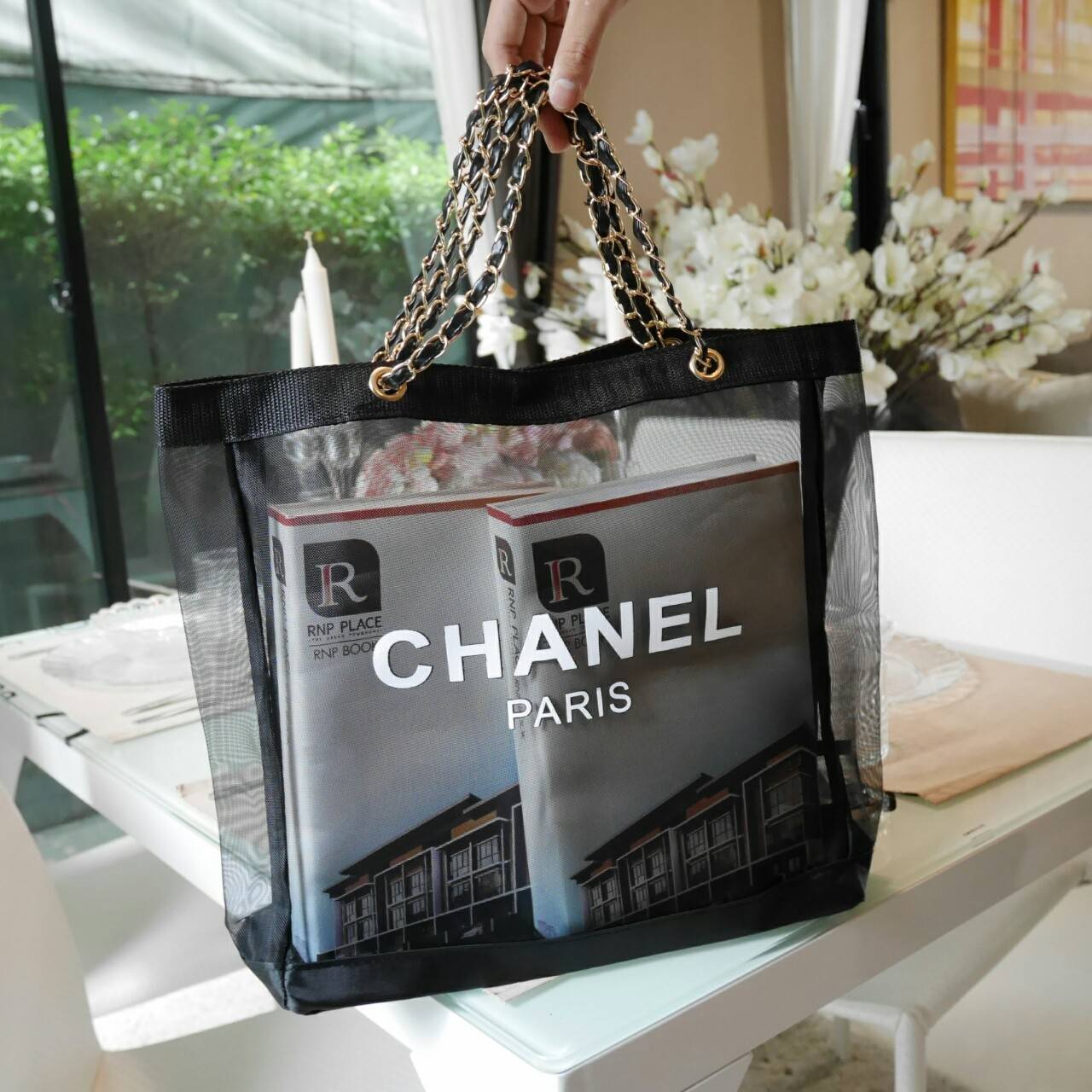พร้อมส่งความสวยหรู 👠👠 Chanel Shopping Bag With Chain กระเป๋าสะพายใบใหญ่ทรง Shopping Bag Limited Edition พรีเมี่ยมกิ้ฟของแท้นำเข้าจาก Chanel Perfume Counter ของแท้100% (ไม่ใช่งานเลียนแบบ) ใบใหญ่วัสดุ Nylon โปร่ง ♡ ปั้ม CHANEL แบรนด์ส
