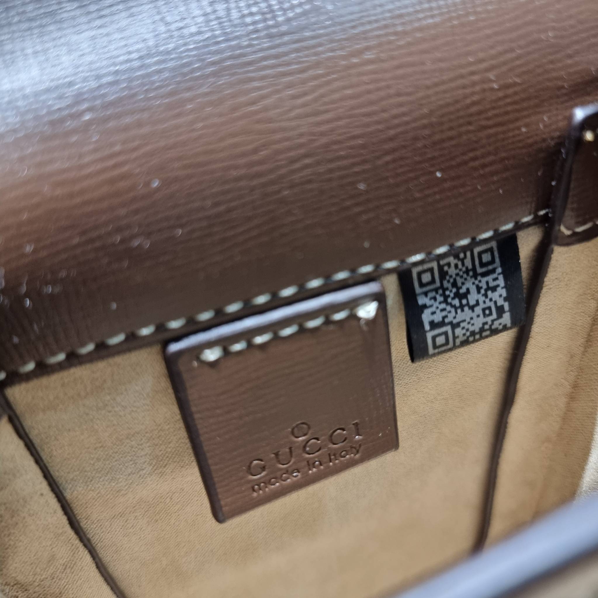 Set 3 ชิ้น Gucci Horsebit 1955 mini bag / Gucci Phone Bag box set ชวนสะสม ใครมองหาของขวัญอยู่ เซ็ทนี้จัดว่าเลิศมาก! กับการจับเอารุ่นยอดฮิต มามิกซ์รวมกับไอเท็มสุดคุ้มของมันต้องมี!! จัดเรียงให้อยู่ในกล่อง box set ลิมิเต็ด ที่มีทั้งแว่นตา gentle monster แบรน