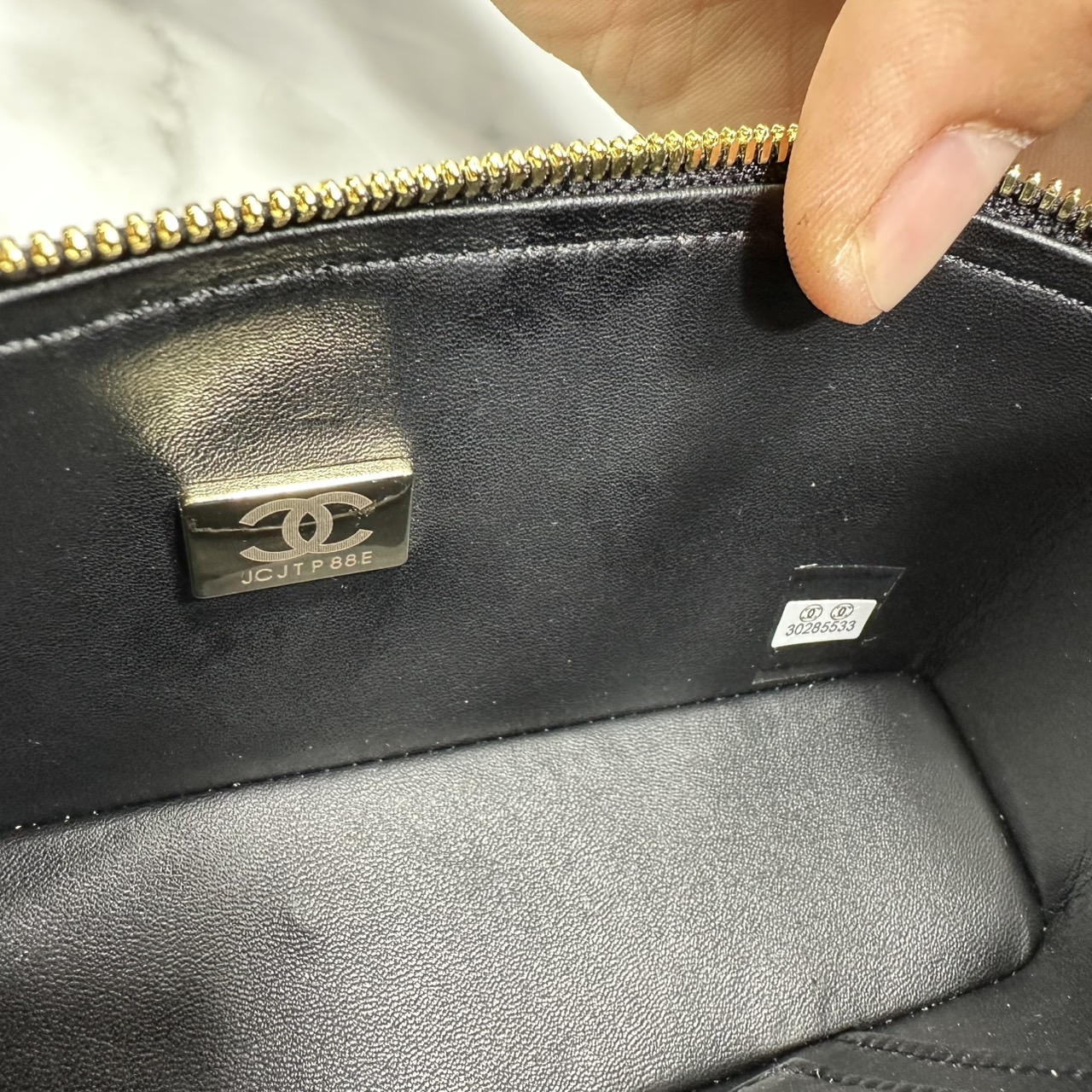 ORI หนังแท้ | CHANEL Long vanity with chain กระเป๋าสะพายรุ่นวานิตี้รุ่นใหม่ล่าสุด ดีไซน์ใหม่รูปทรงคลาสสิค หูจับแต่งโลโก้สวยหรู สายสะพายข้างเป็นโซ่ถอดได้