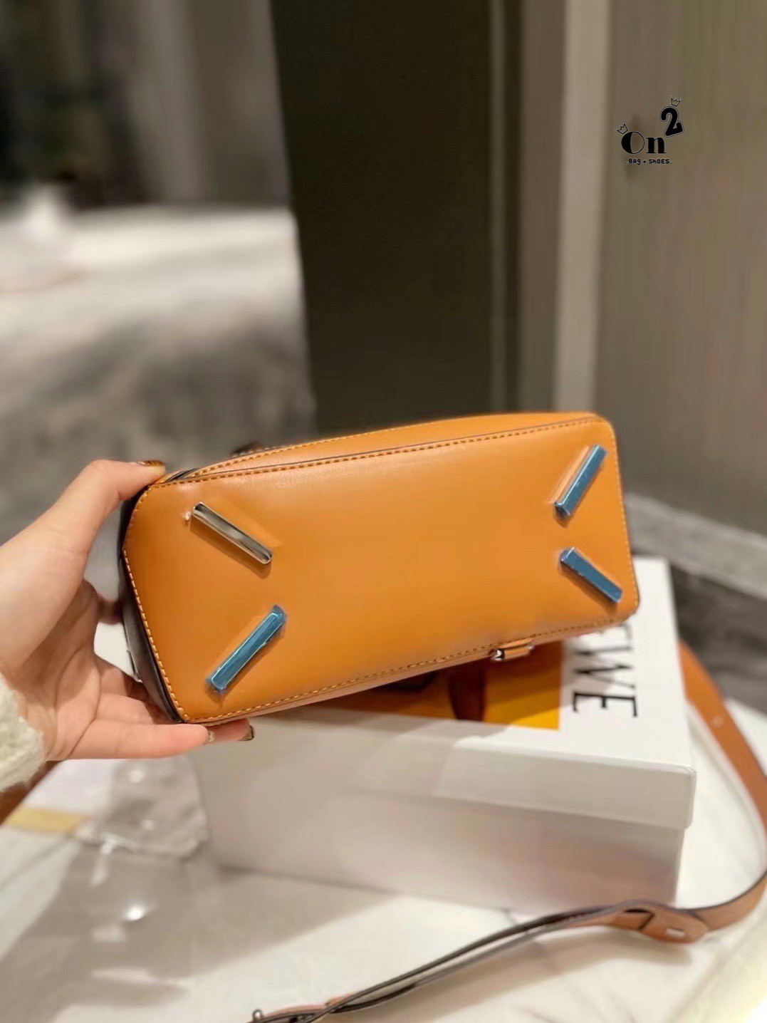 Loewe Puzzle Bag / Loewe X My Neighbor Totoro Puzzle bag การร่วมงานสุดคิวท์ที่น่าจับจอง สำหรับใครที่ชื่นชอบการ์ตูนแอนิเมชั่นญี่ปุ่นอย่าง My Neighbor Totoro การออกแบบคาแร็กเตอร์ที่ใครๆ ต่างก็บอกว่าน่ารัก ล่าสุดก็เป็นที่น่าตื่นเต้นอีกครั้ง เมื่อสตูติโอดังได