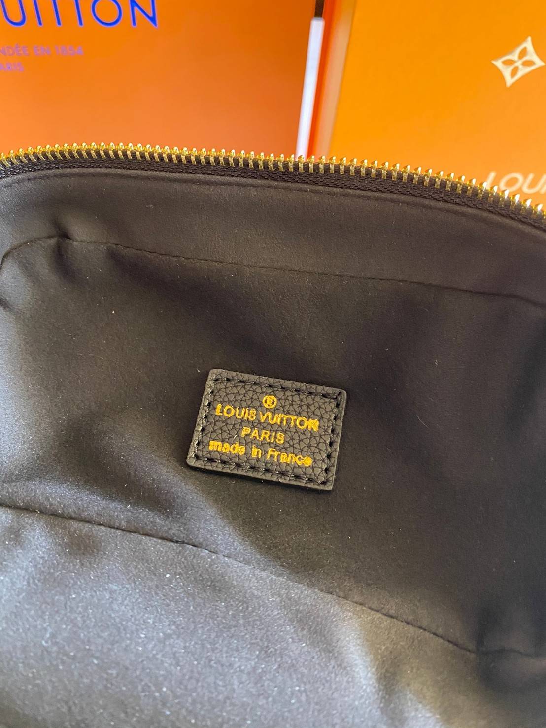 พรีเมี่ยมกิ๊ฟแท้ 100% 】VIPgift LOUIS VUITTON VANITY PM งานหนังแท้ รูปทรงหรูหราทันสมัย