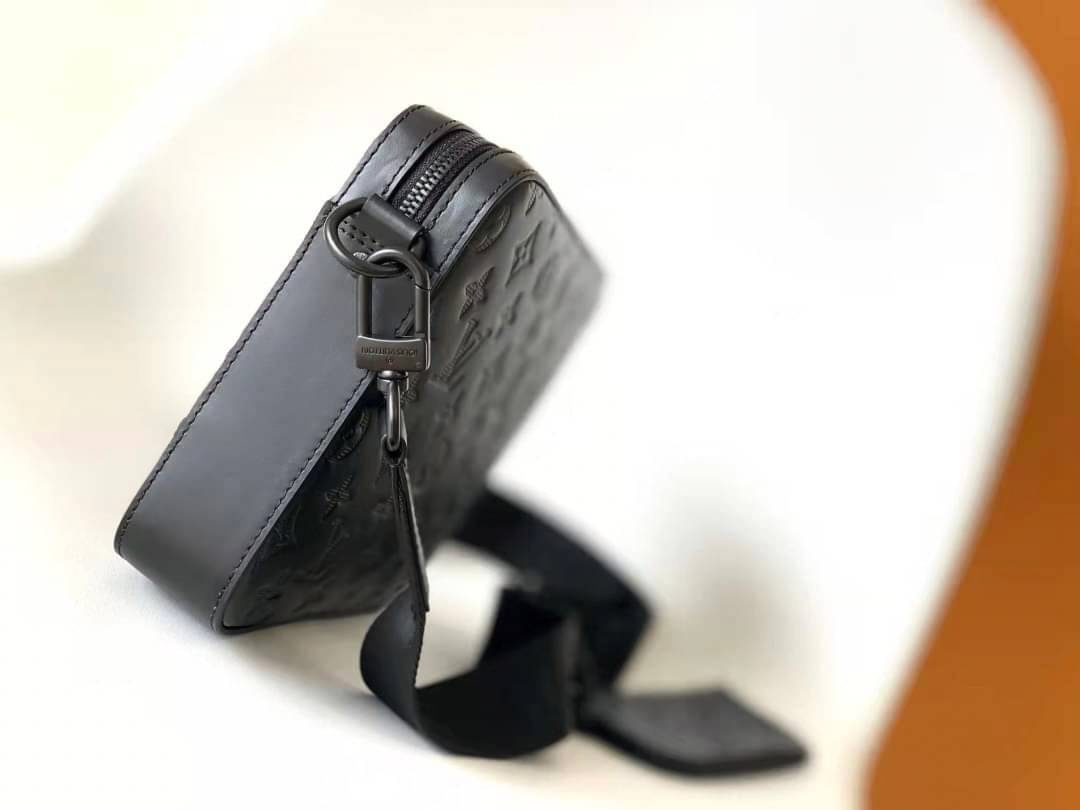 LV Duo messenger Black Monogram Shadow เกรดใช้งานสลับใบจริงได้ เทพออริจินอล เนื้องานสวยงาม หนังแท้ ใช้ได้ทั้งชายหญิง ภาพสินค้าถ่ายจากงานขายจริงใช้งานต่างประเทศได้